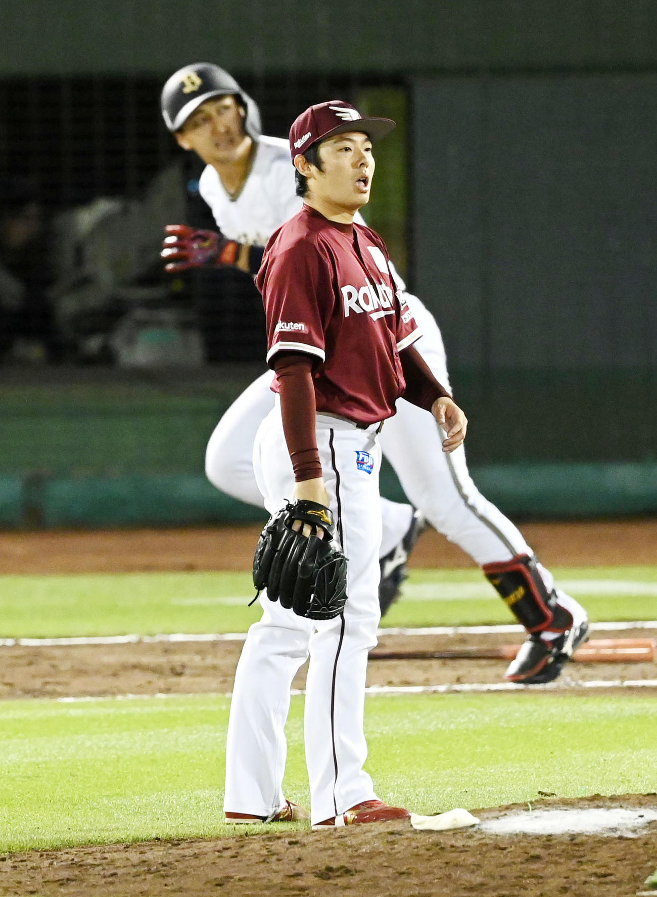 オリックス対楽天　9回裏オリックス1死一塁、紅林に左越え逆転サヨナラ2点本塁打を打たれがっくりする松井裕（撮影・前岡正明）