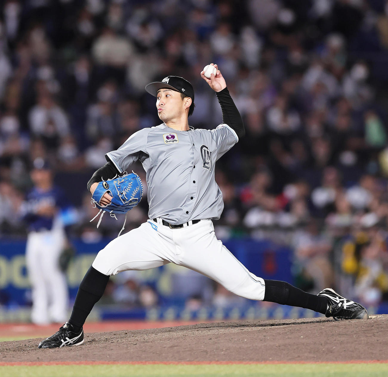 ロッテ対西武　ロッテ先発の小島（撮影・足立雅史）