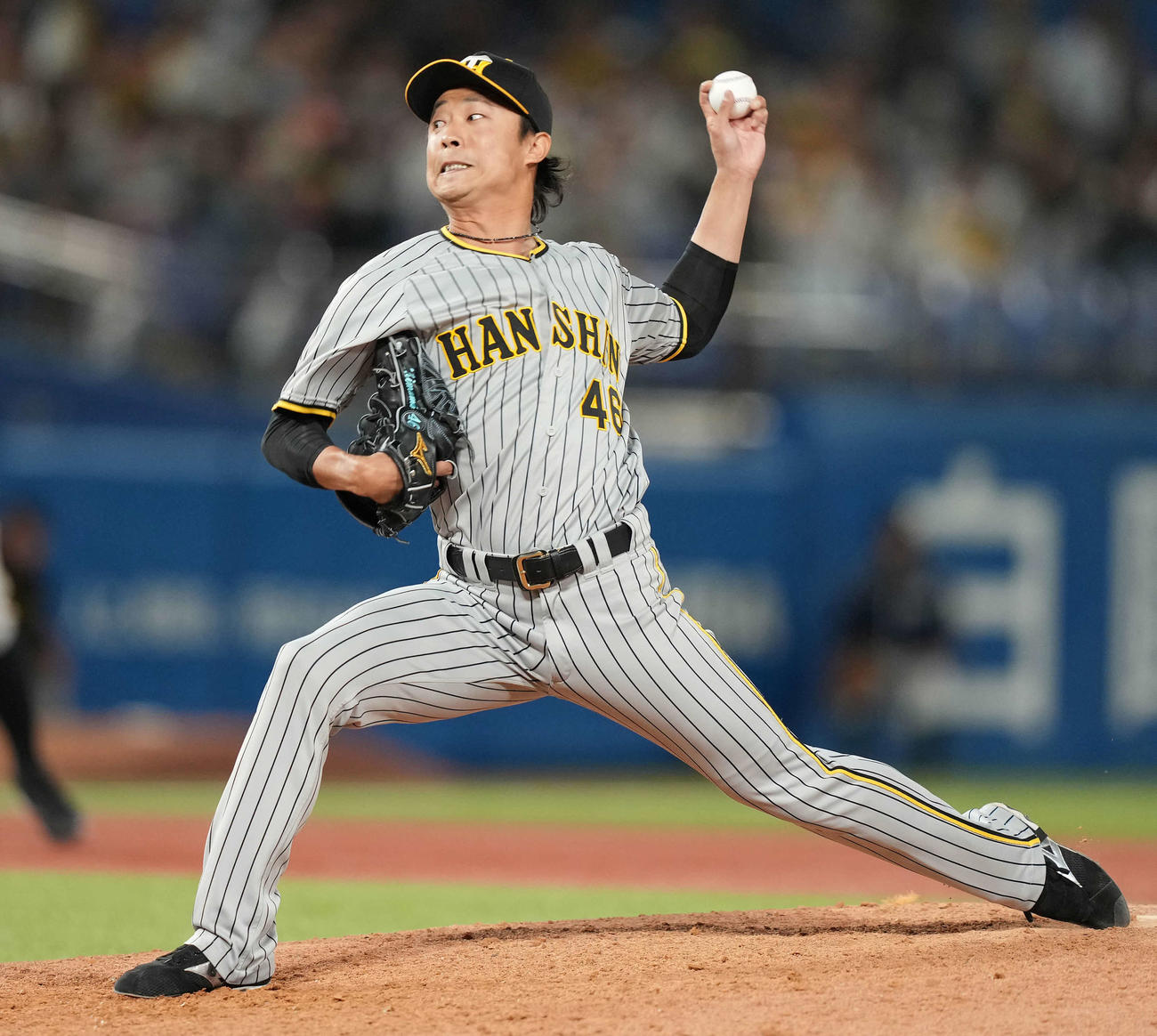 ヤクルト対阪神　8回裏から5番手で登板し、勝利投手となった阪神島本（撮影・鈴木みどり）