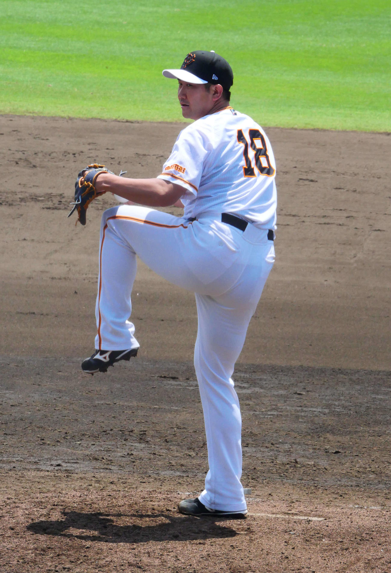 シート打撃に登板した巨人菅野（撮影・上田悠太）