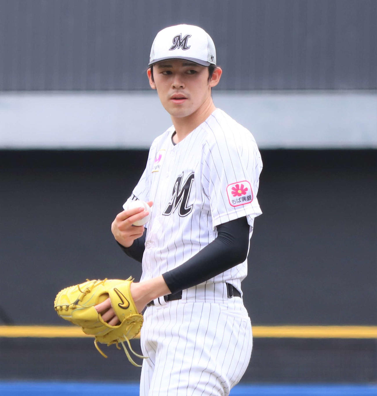 右手中指マメの影響で登板間隔を空けている佐々木朗は変化球も交えながらキャッチボールを行った（撮影・黒須亮）