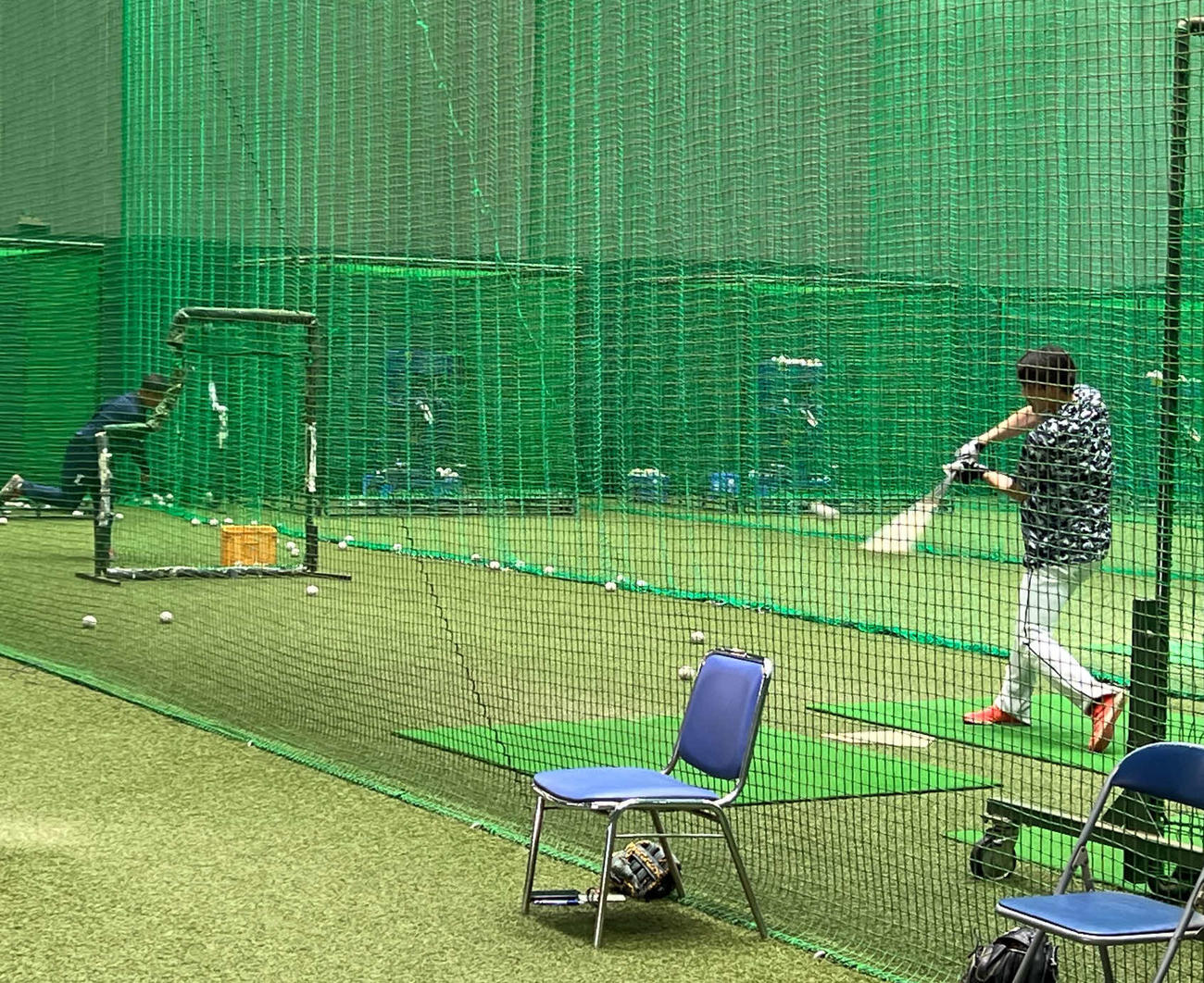 誰もいない室内練習場で投手相手の練習を始めた西武源田（撮影＝23年5月4日）