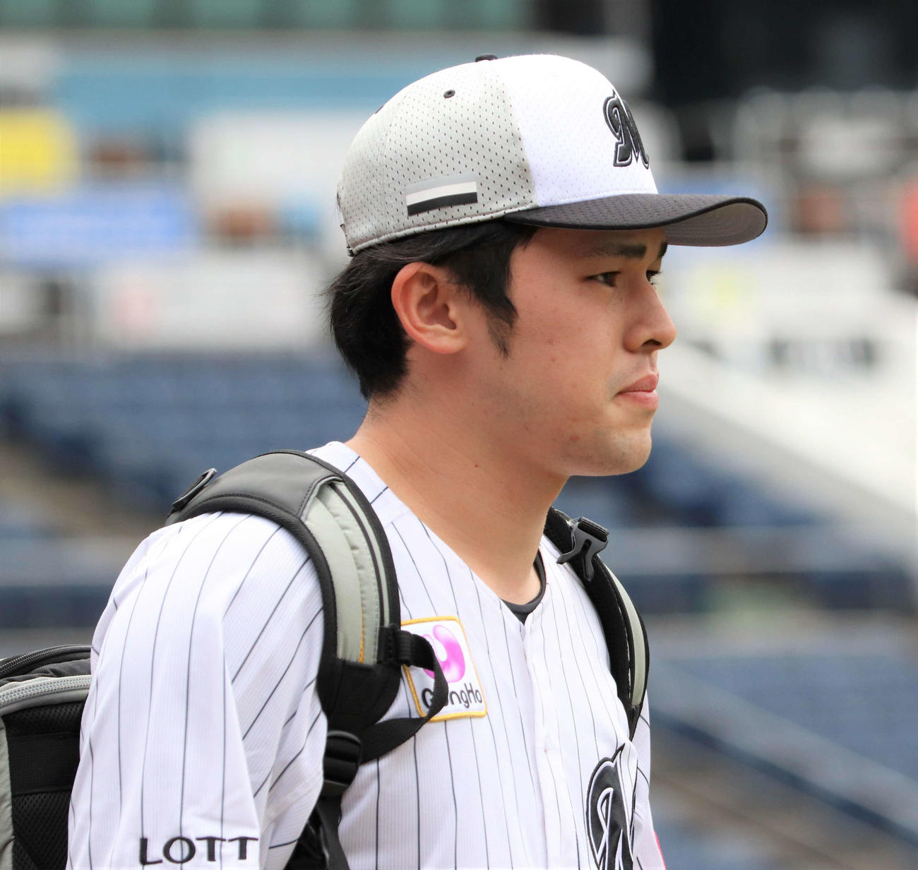 練習に姿を見せたロッテ佐々木朗（撮影・村山玄）