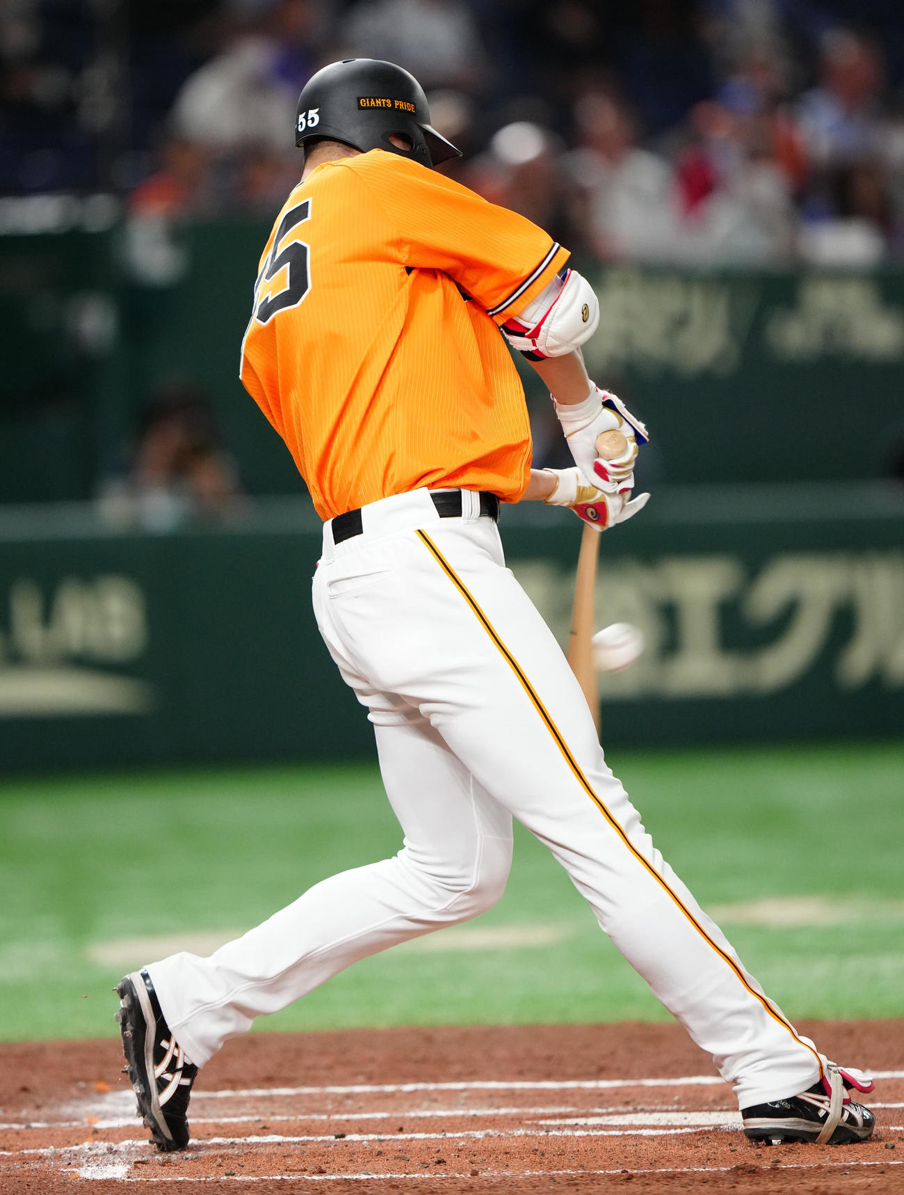巨人対DeNA 1回裏巨人1死二塁、適時三塁打を放つ秋広（撮影・江口和貴）