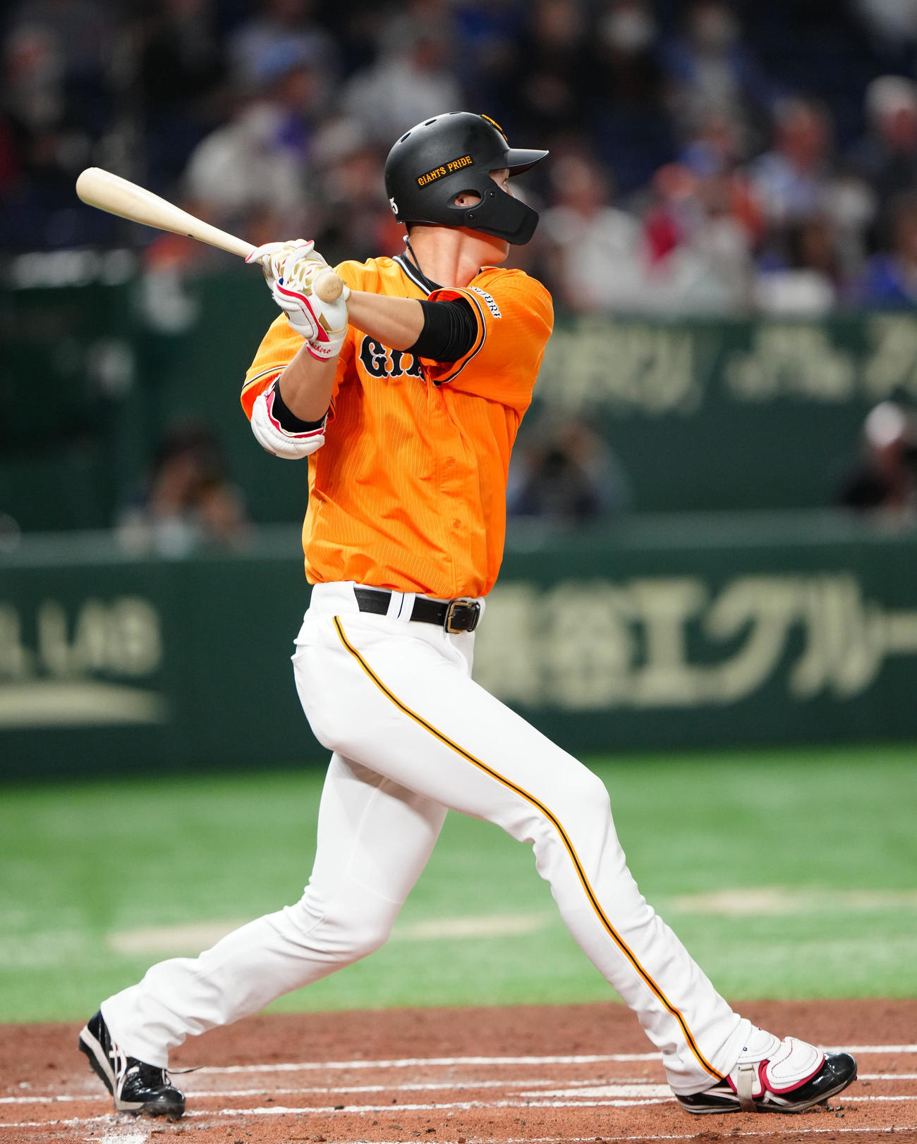 巨人対DeNA 1回裏巨人1死二塁、適時三塁打を放つ秋広（撮影・江口和貴）