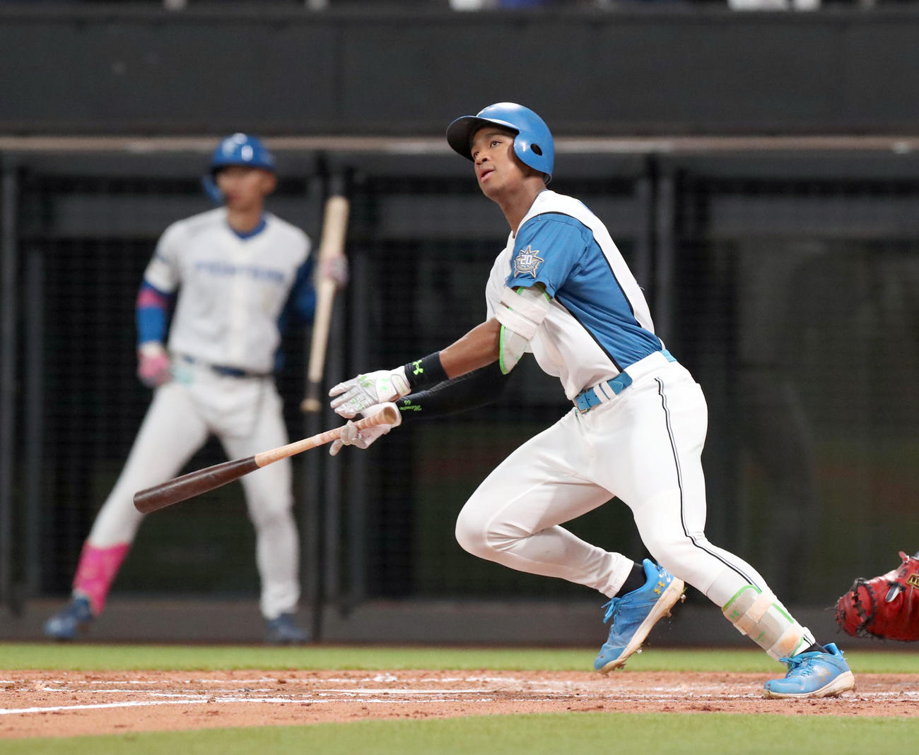 日本ハム対ソフトバンク　3回裏日本ハム2死一塁、万波は勝ち越しとなる左越え2点本塁打を放つ（撮影・佐藤翔太）