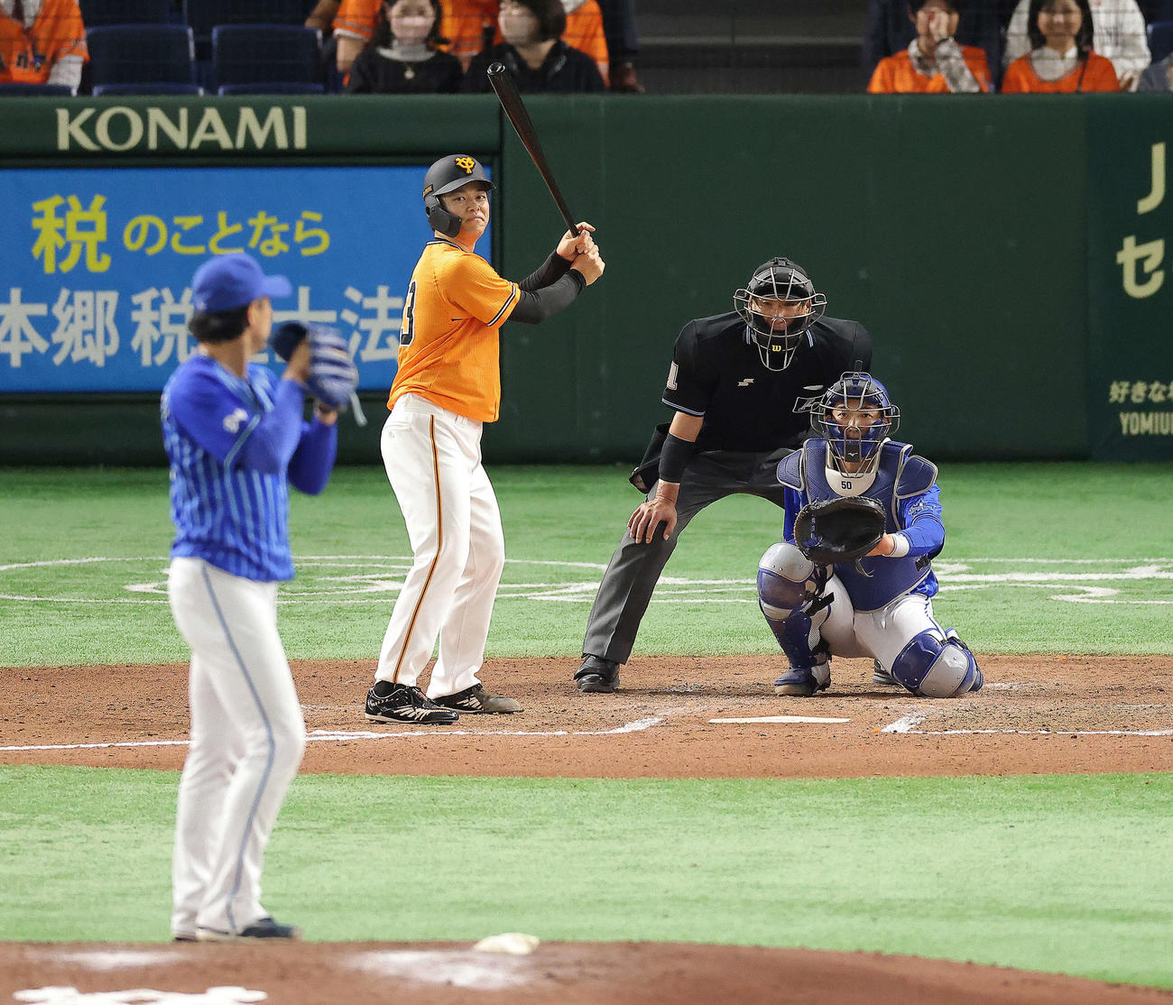 巨人対DeNA 7回裏巨人2死、打席に入る高梨（撮影・河田真司）
