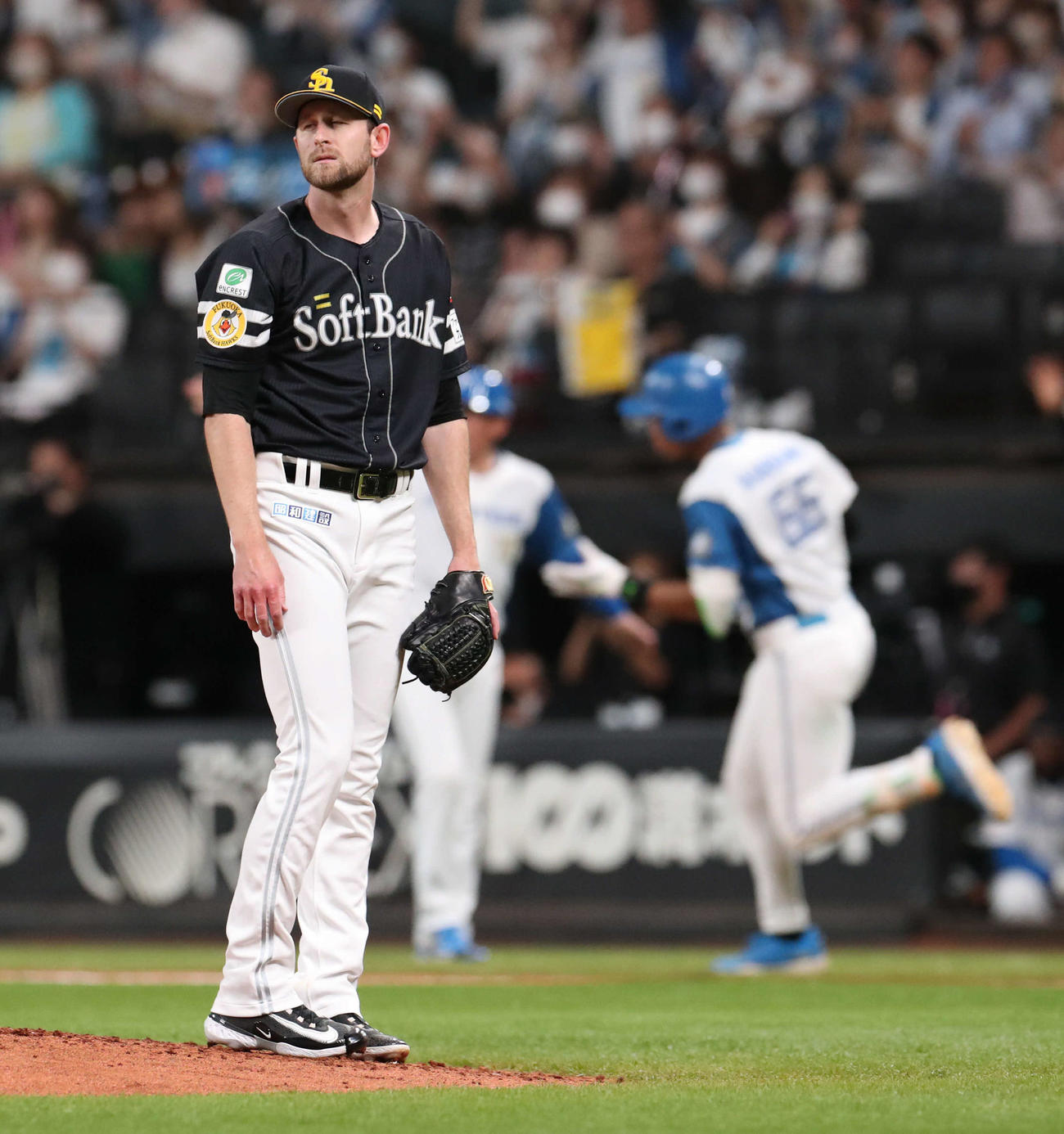 日本ハム対ソフトバンク　3回裏日本ハム2死一塁、万波に勝ち越しとなる左越え2点本塁打を浴びるガンケル（撮影・佐藤翔太）