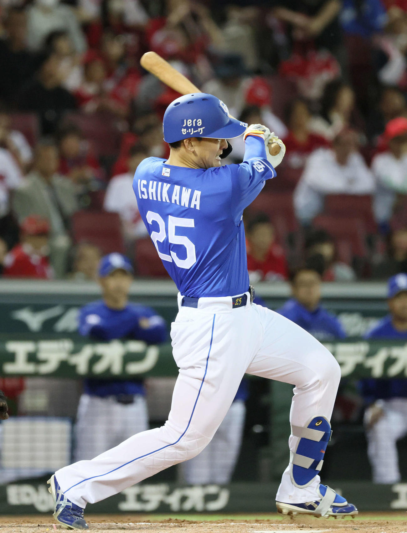 広島対中日　5回表中日1死一,二塁、石川昂は左2点適時二塁打を放つ（撮影・加藤孝規）