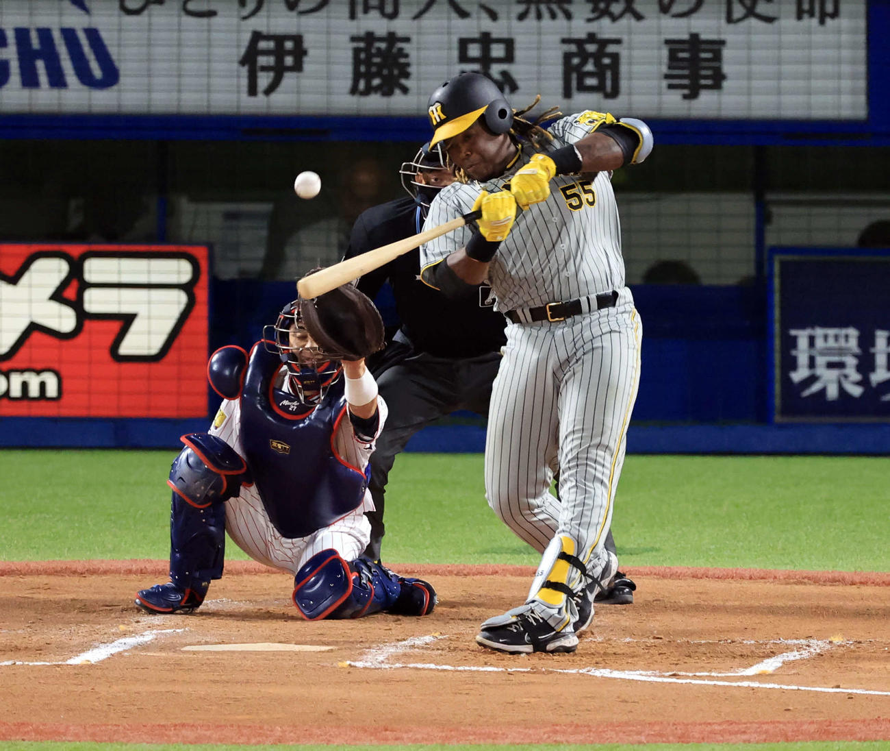 ヤクルト対阪神　7回表阪神1死、ミエセスは同点ソロ本塁打を放つ（撮影・浅見桂子）