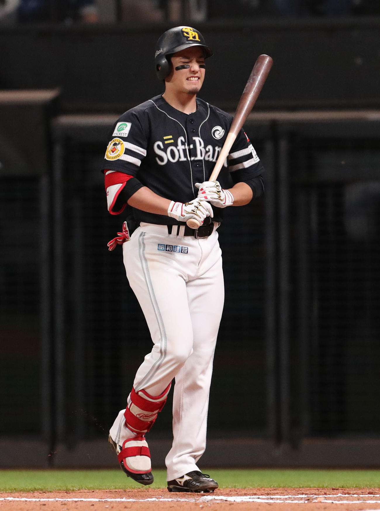 日本ハム対ソフトバンク　6回表ソフトバンク1死一塁、栗原は捕邪飛に終わる（撮影・佐藤翔太）