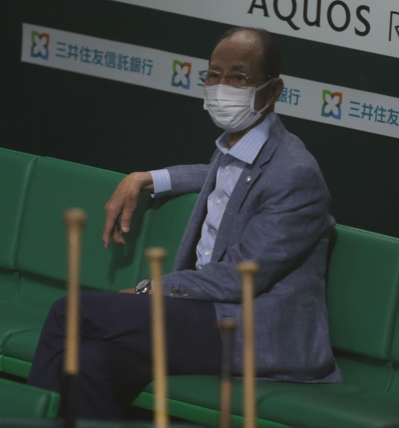 練習を見守る王球団会長（撮影・冨田成美）