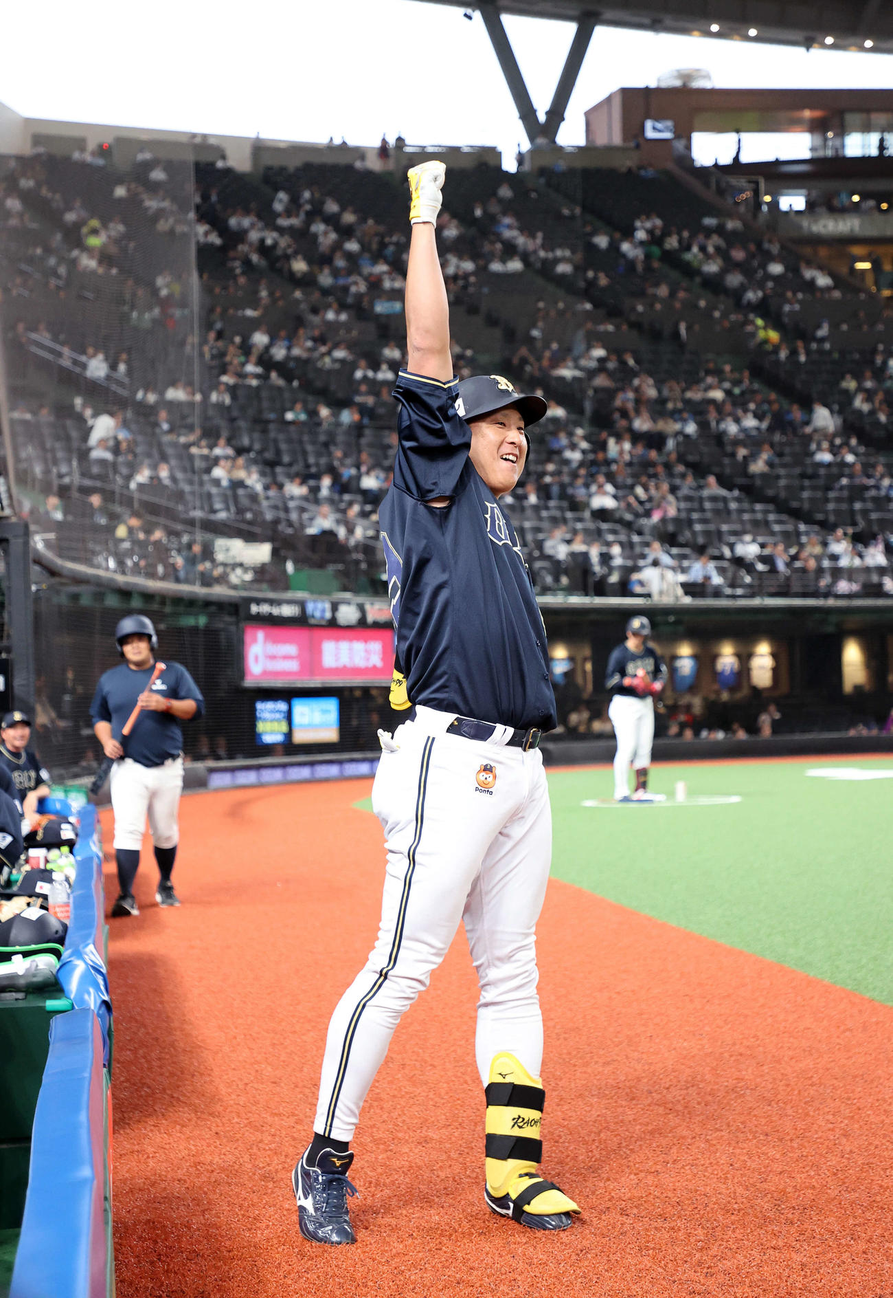 西武対オリックス　3回表オリックス無死、杉本は中越えソロ本塁打を放ち昇天ホーズ（撮影・鈴木正人）