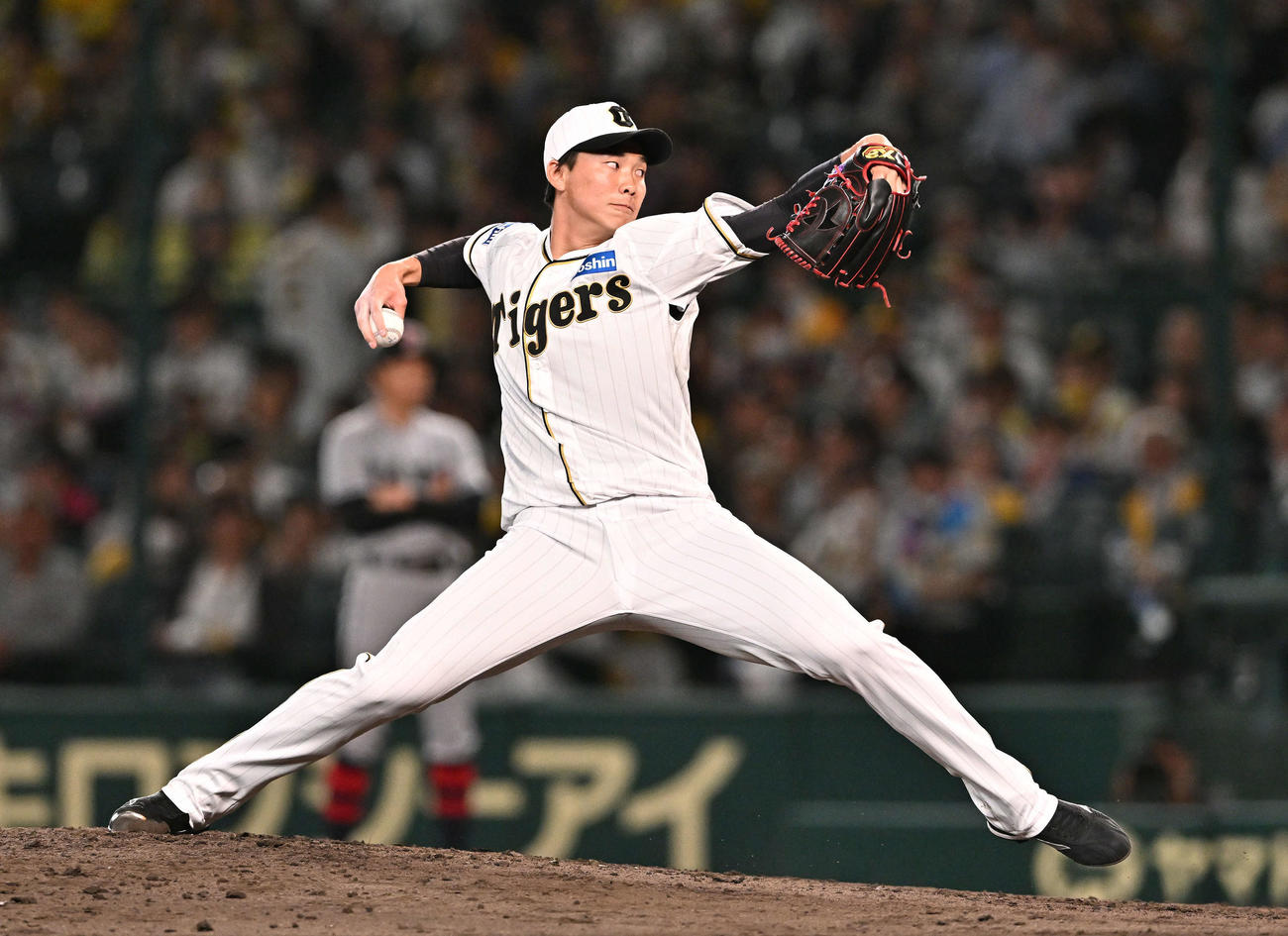 阪神対巨人　阪神2番手で投球する湯浅（撮影・滝沢徹郎）