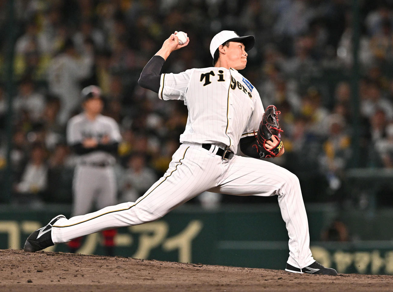 阪神対巨人　阪神2番手で投球する湯浅（撮影・滝沢徹郎）