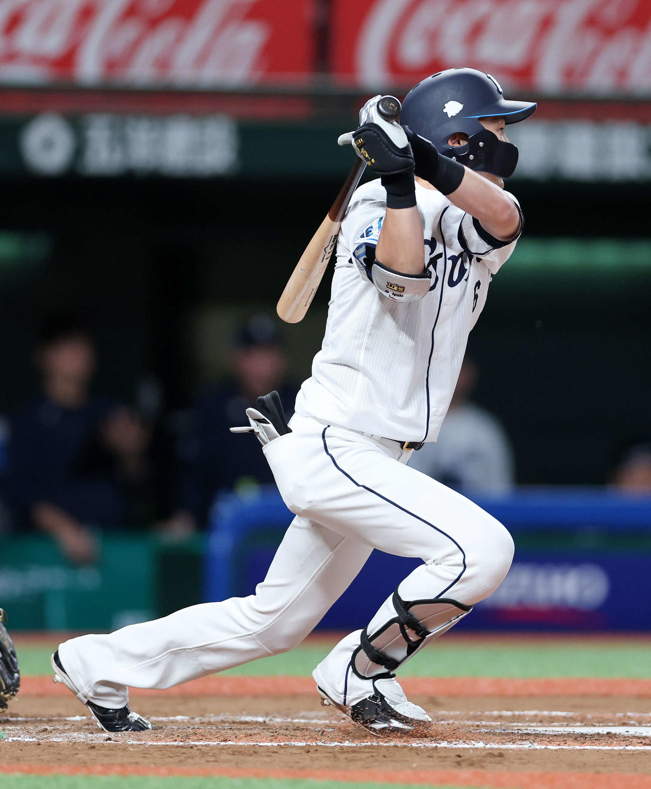 西武対オリックス　6回裏西武2死二塁、源田は左前適時打を放つ（撮影・鈴木正人）