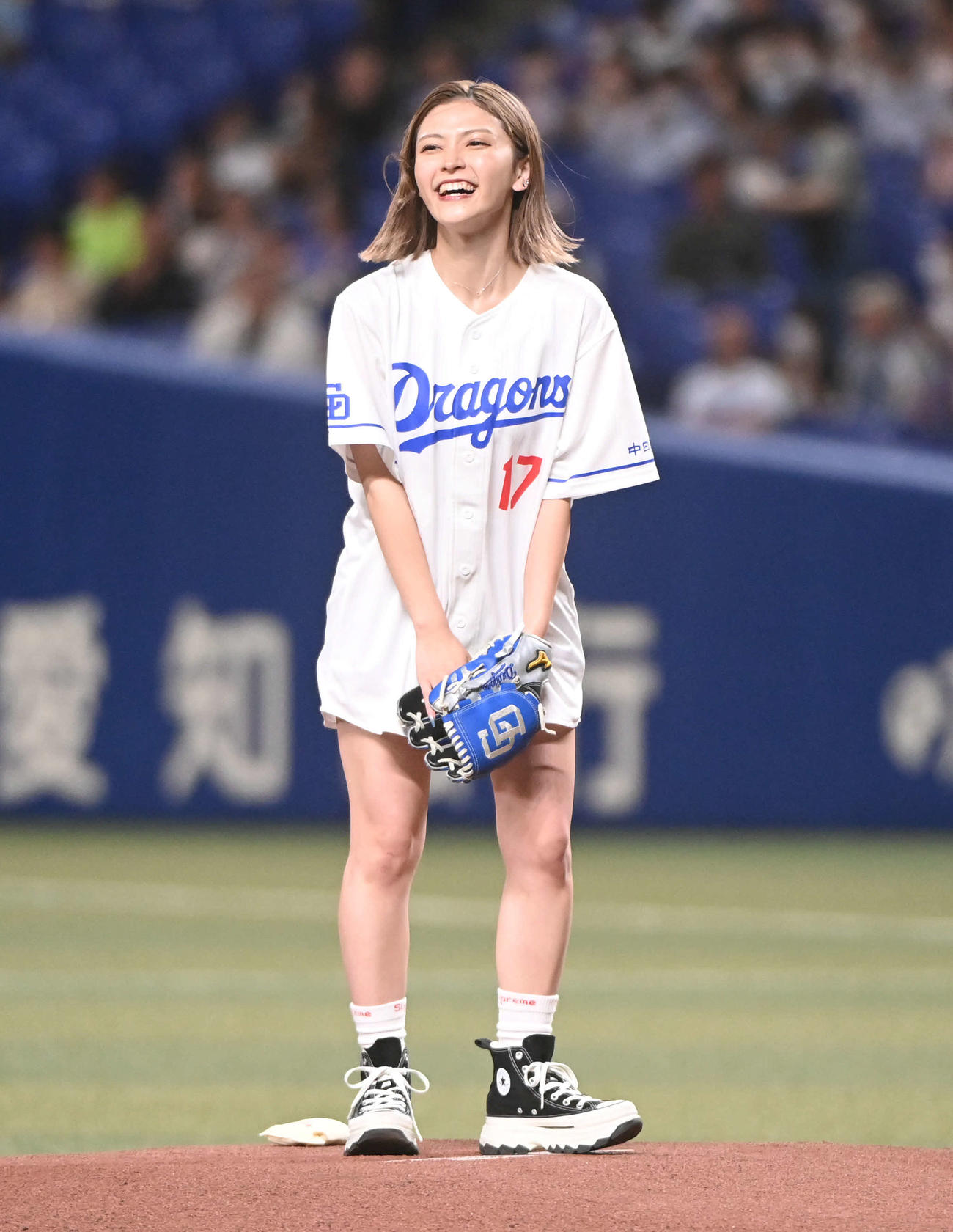 中日対DeNA　始球式を行った櫻井音乃（撮影・森本幸一）
