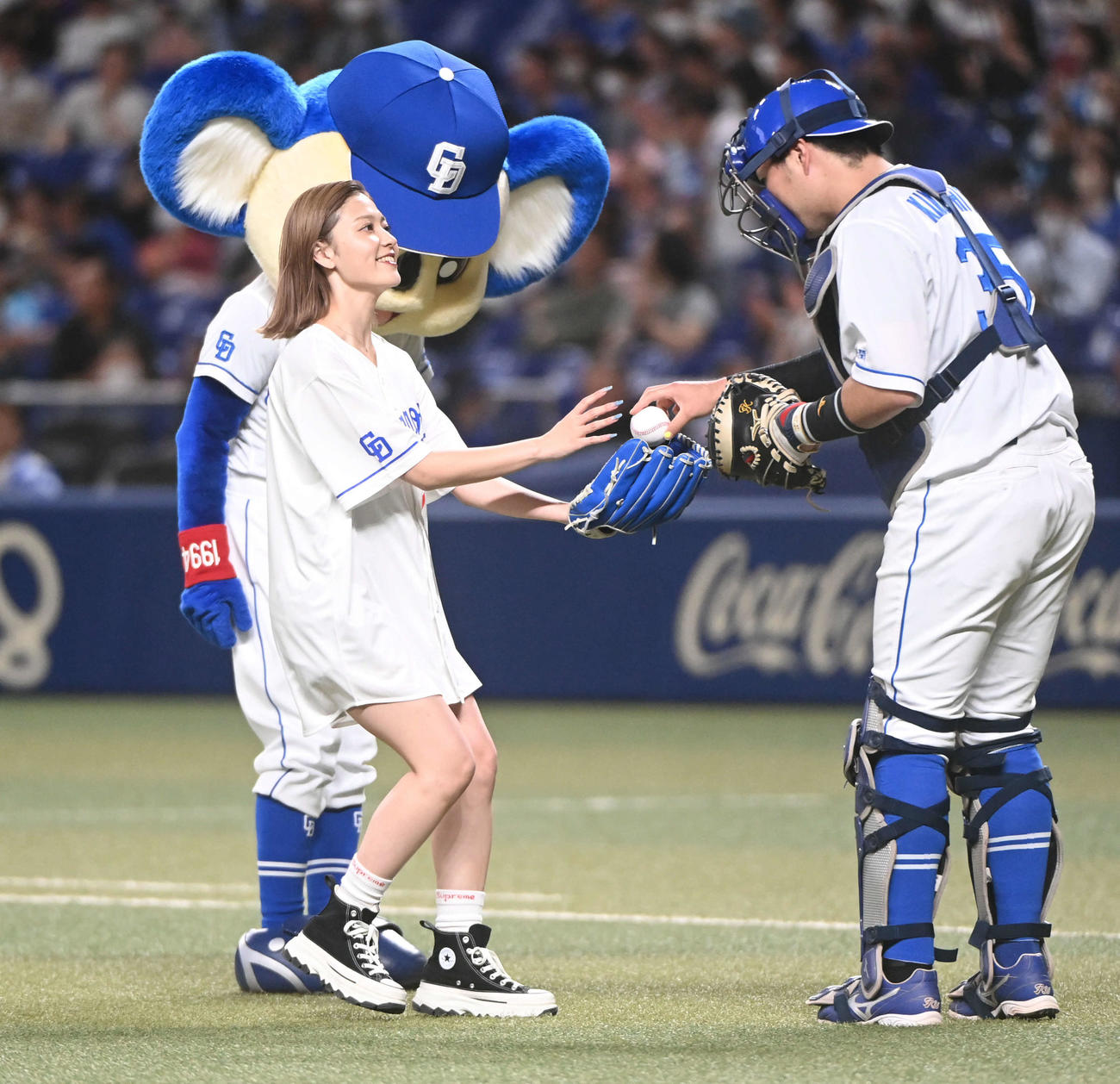 中日対DeNA　始球式を行った櫻井音乃（撮影・森本幸一）