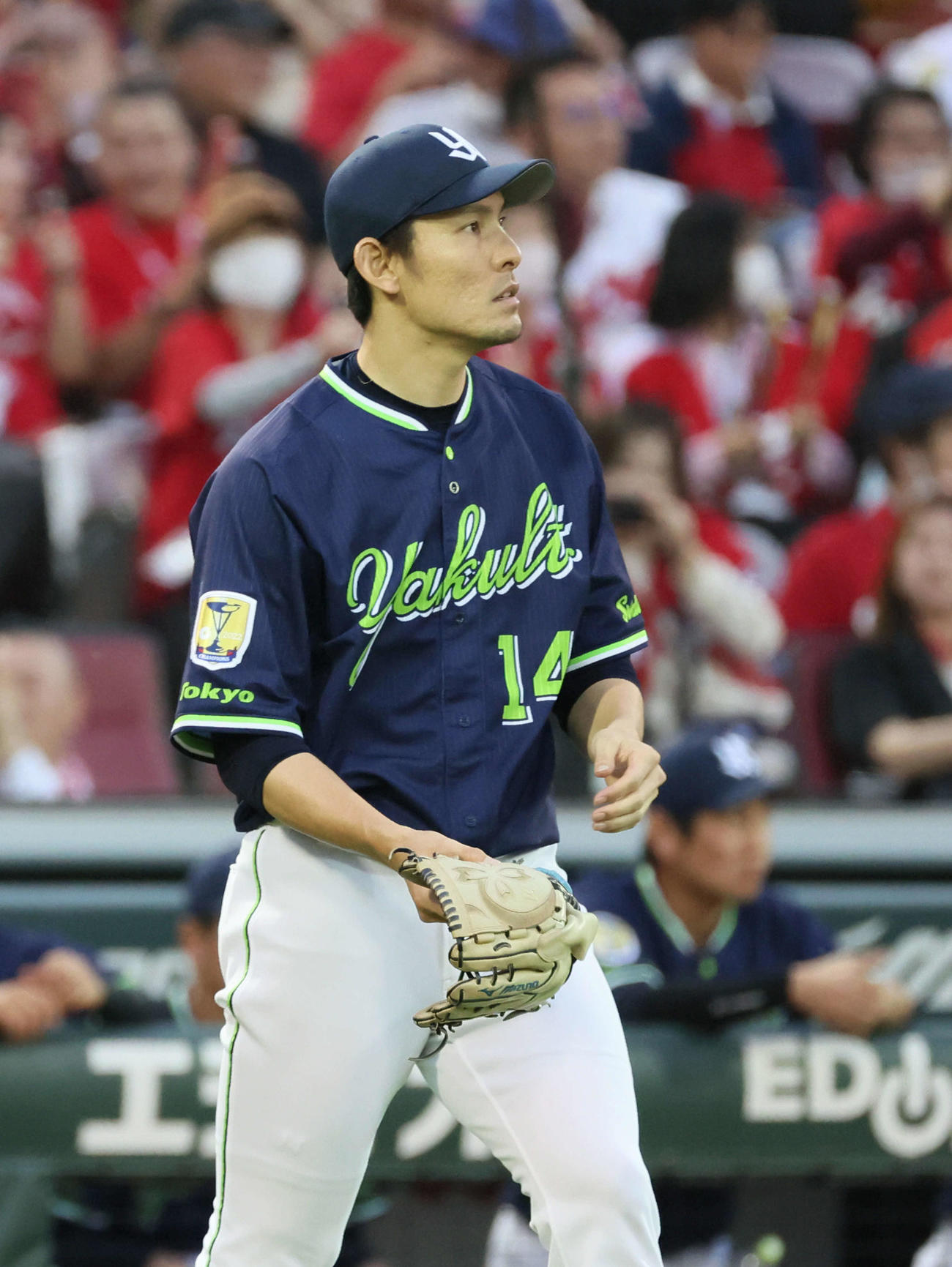 広島対ヤクルト　2回裏広島2死一、三塁、秋山に右適時打を浴びた高梨（撮影・加藤孝規）