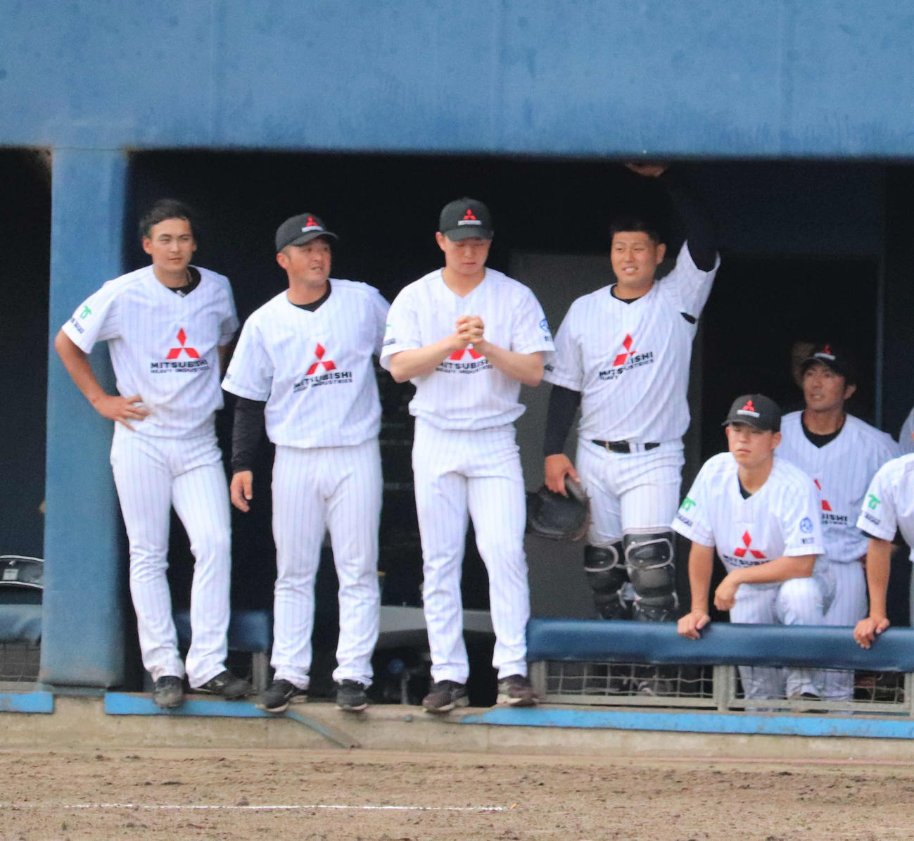 都市対抗近畿地区二次予選　NTT西日本対三菱重工West 8回のチャンスで自軍が勝ち越せるよう祈る先発した竹田祐投手（撮影・中島麗）