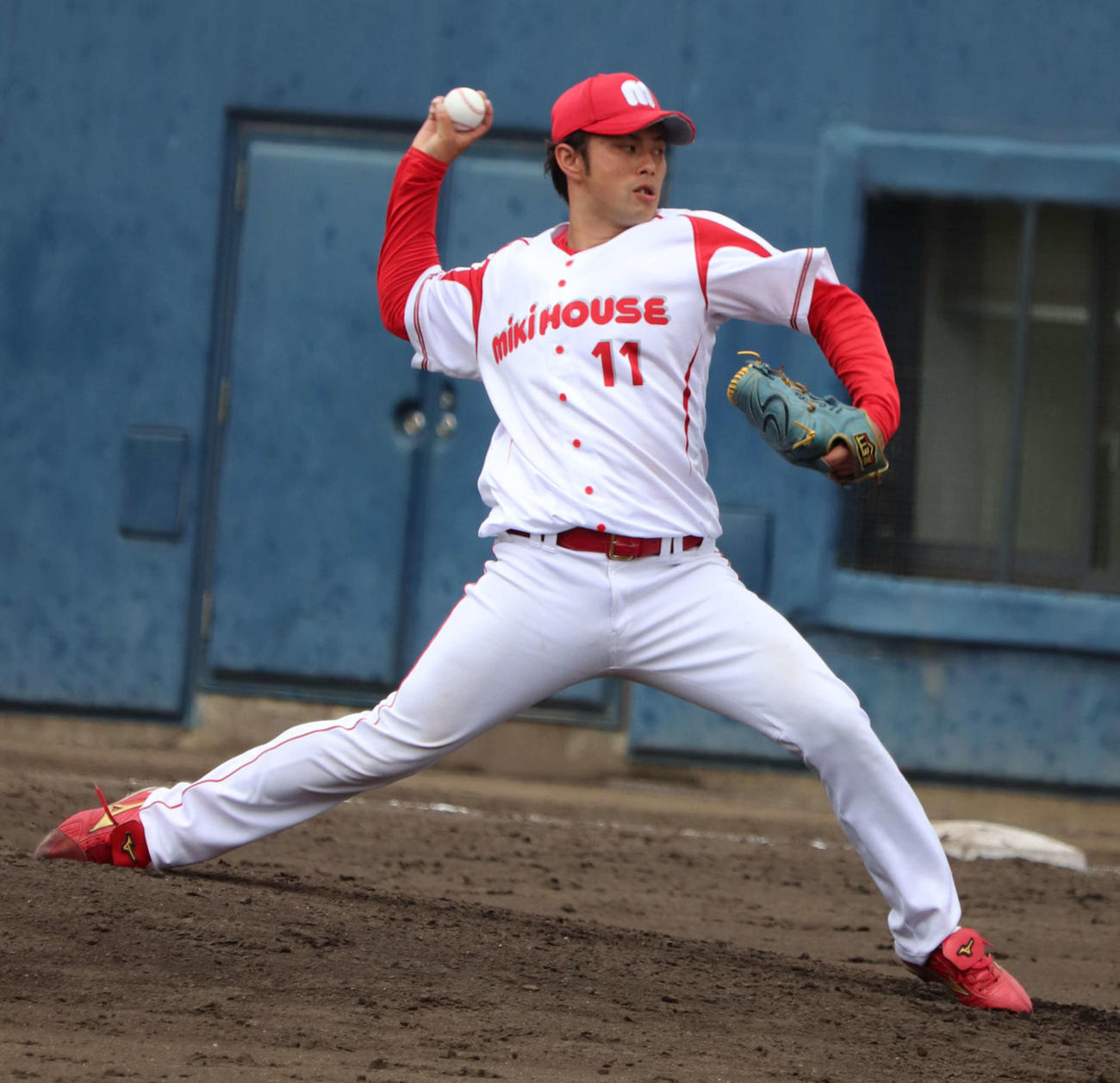 都市対抗近畿地区2次予選　日本製鉄広畑対ミキハウス　ミキハウスの先発・岩田諒大（撮影・中島麗）