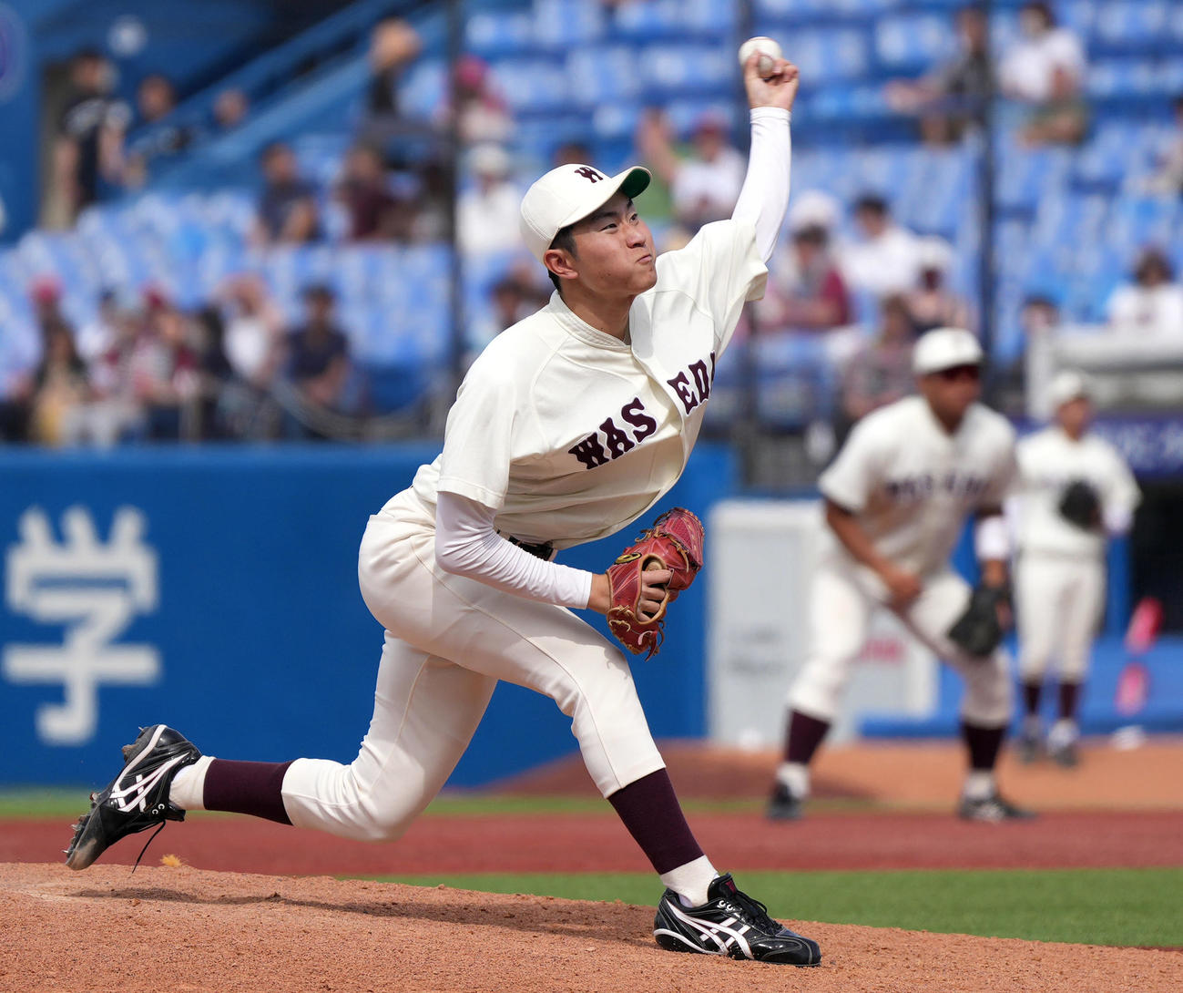 慶大対早大　7回表から登板する早大2番手の斎藤正（撮影・狩俣裕三）
