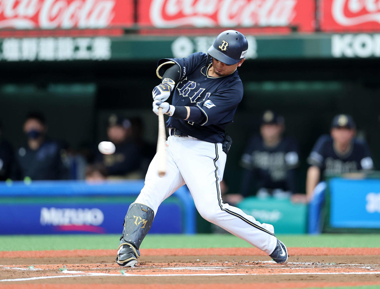 西武対オリックス　1回表オリックス2死三塁、森は右越え2点本塁打を放つ（撮影・鈴木正人）