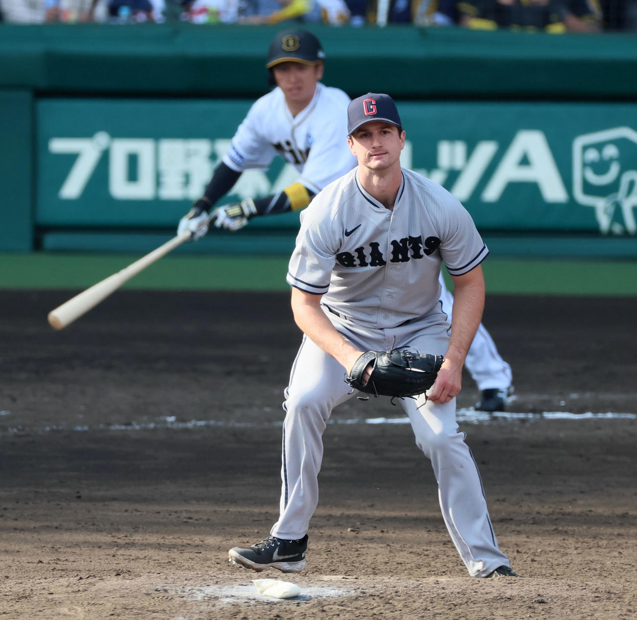 阪神対巨人　7回裏阪神2死一、二塁、グリフィンは近本に中前適時打を打たれ失点（撮影・加藤哉）