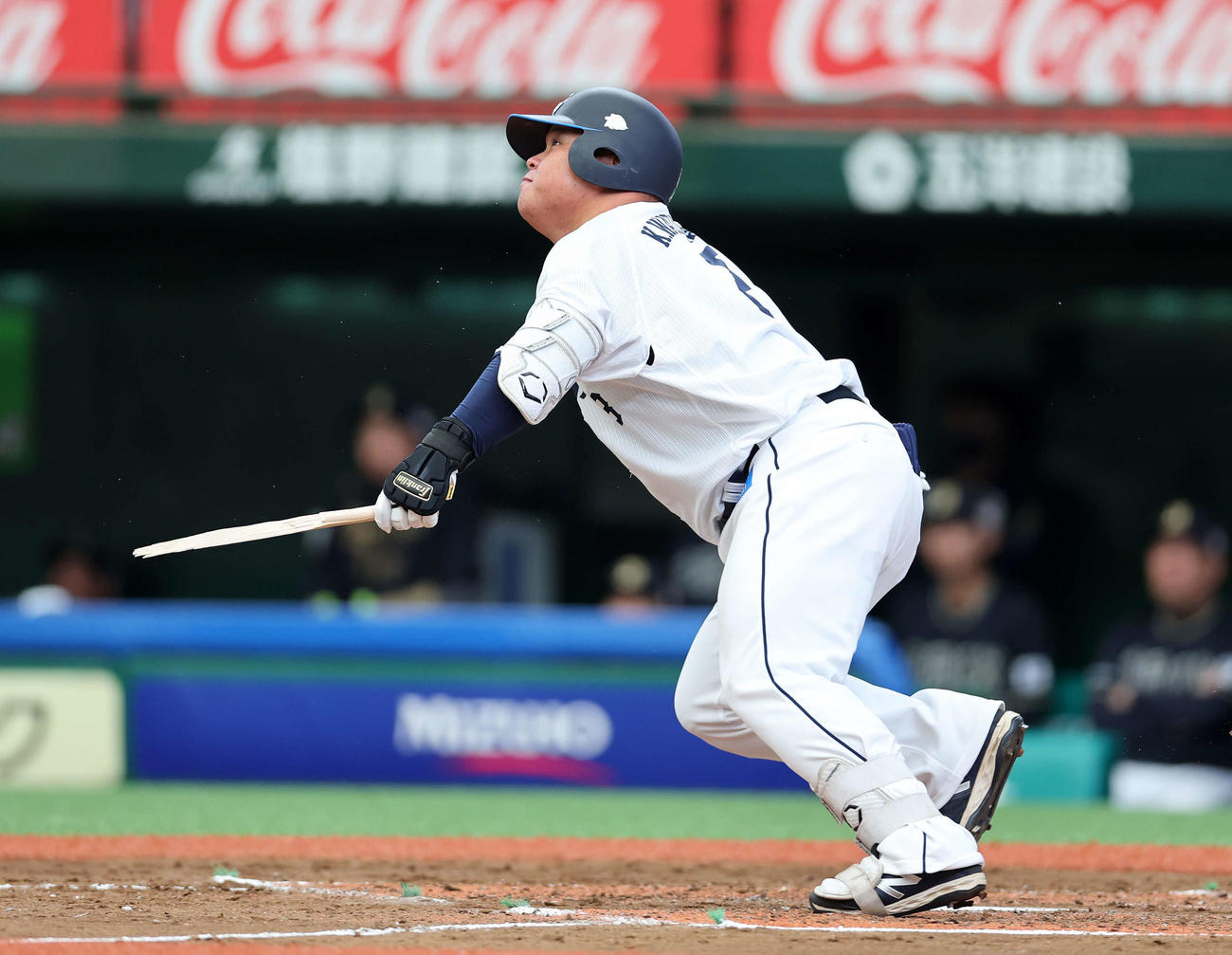 西武対オリックス　4回裏西武2死、渡部は中前安打を放つ（撮影・鈴木正人）