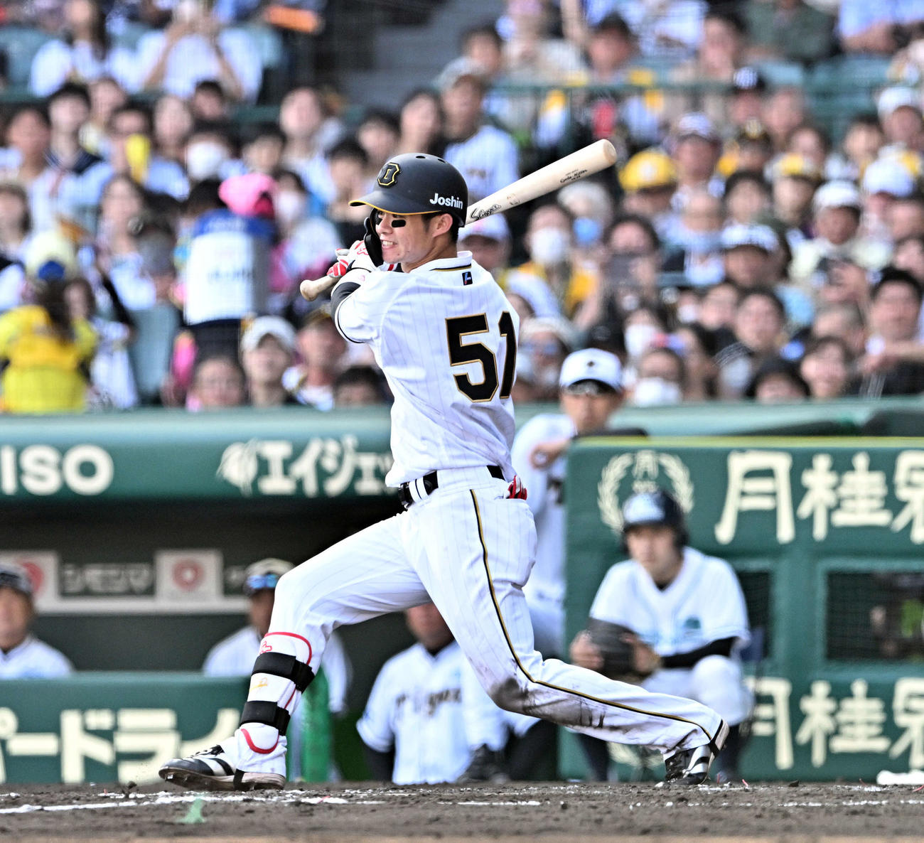 阪神対巨人　7回裏阪神2死二、三塁、中野は中前2点適時打を放つ（撮影・滝沢徹郎）