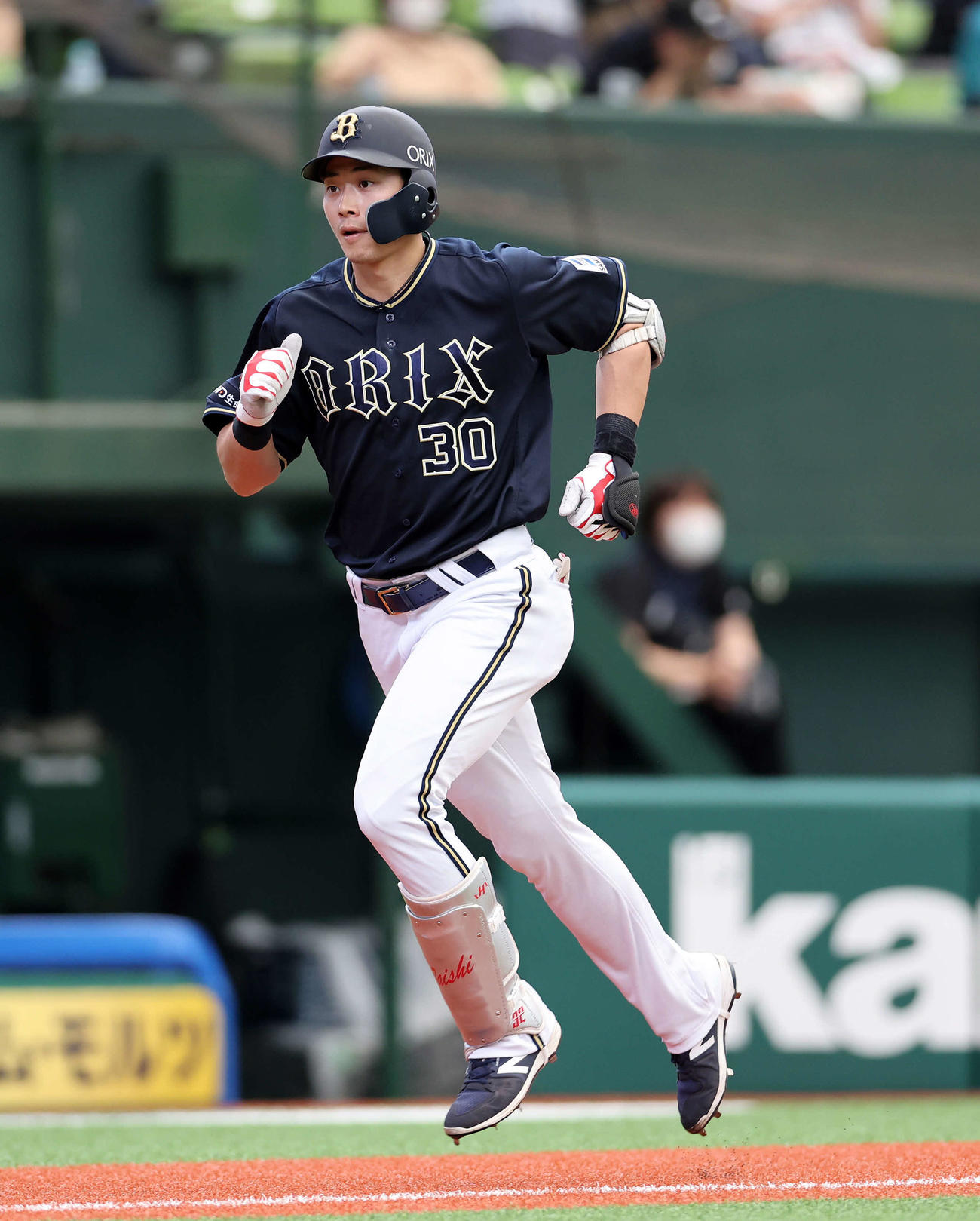 西武対オリックス　5回表オリックス1死三塁、広岡は左越え2点本塁打を放つ（撮影・鈴木正人）