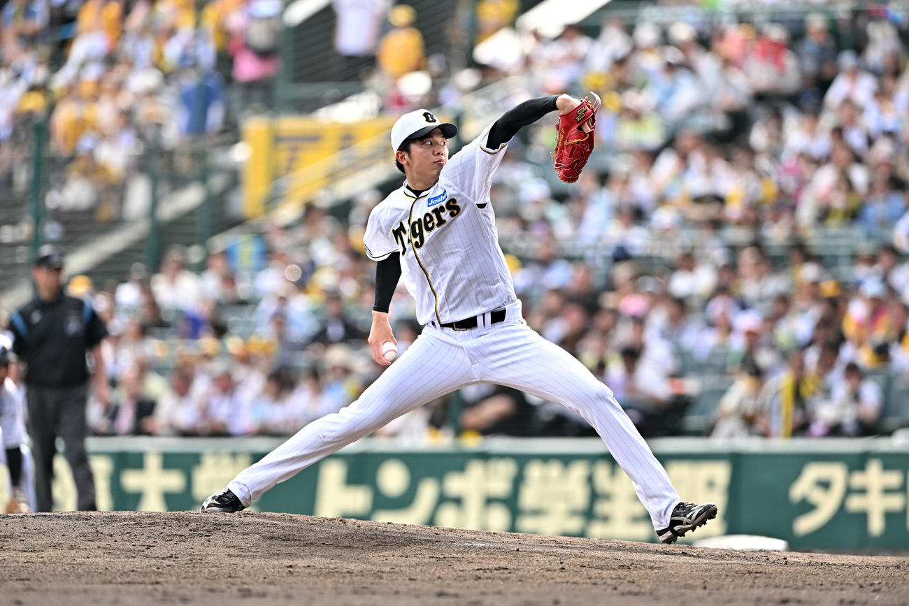 阪神対巨人　力投する阪神先発の才木（撮影・滝沢徹郎）