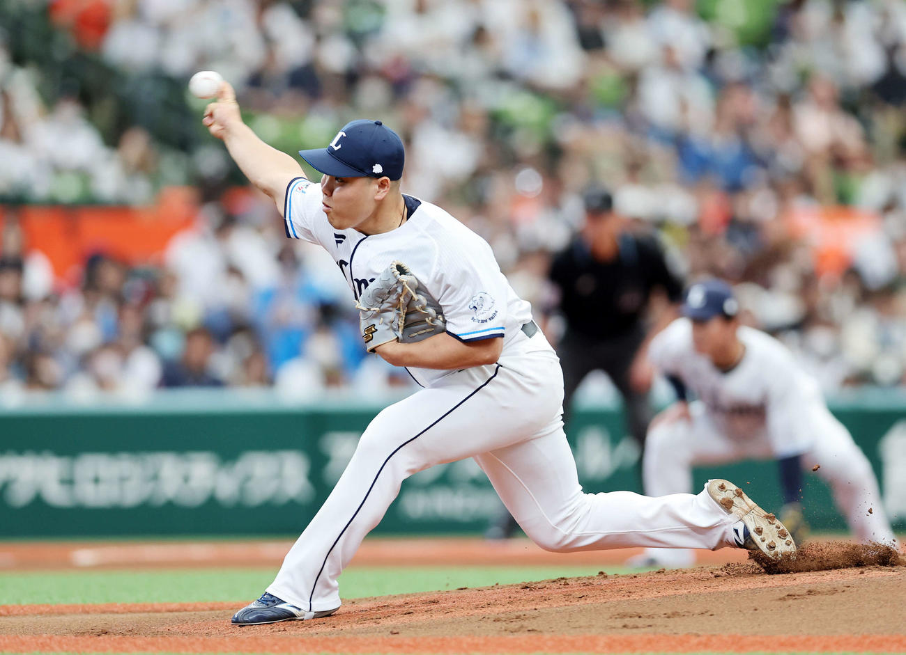 西武対オリックス　力投する西武先発の平良（撮影・鈴木正人）