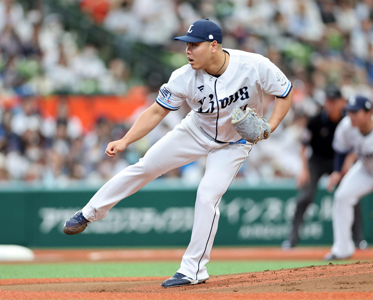 西武対オリックス　力投する西武先発の平良（撮影・鈴木正人）