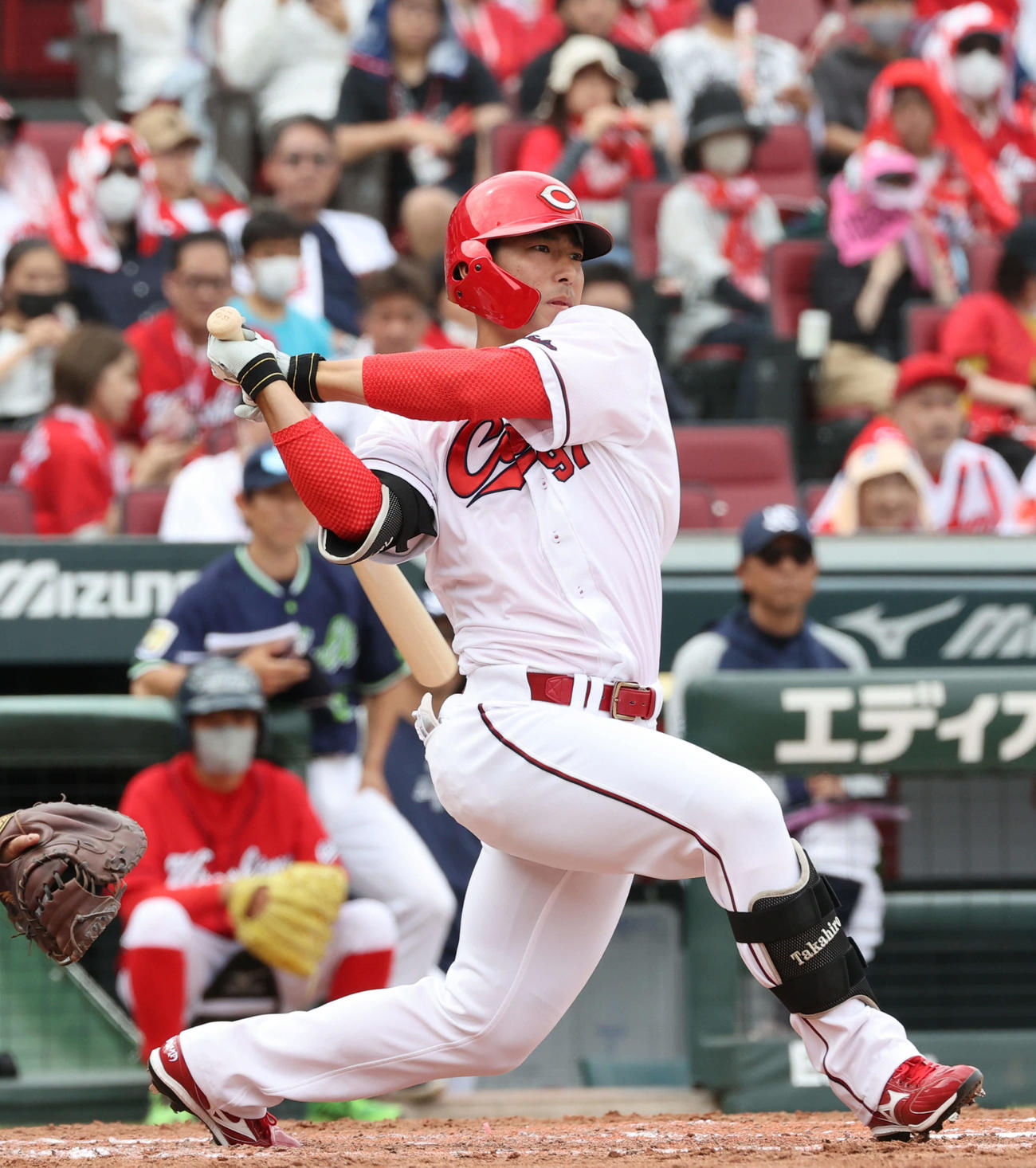 広島対ヤクルト　5回裏広島無死、中村貴は右前打を放つ（撮影・加藤孝規）