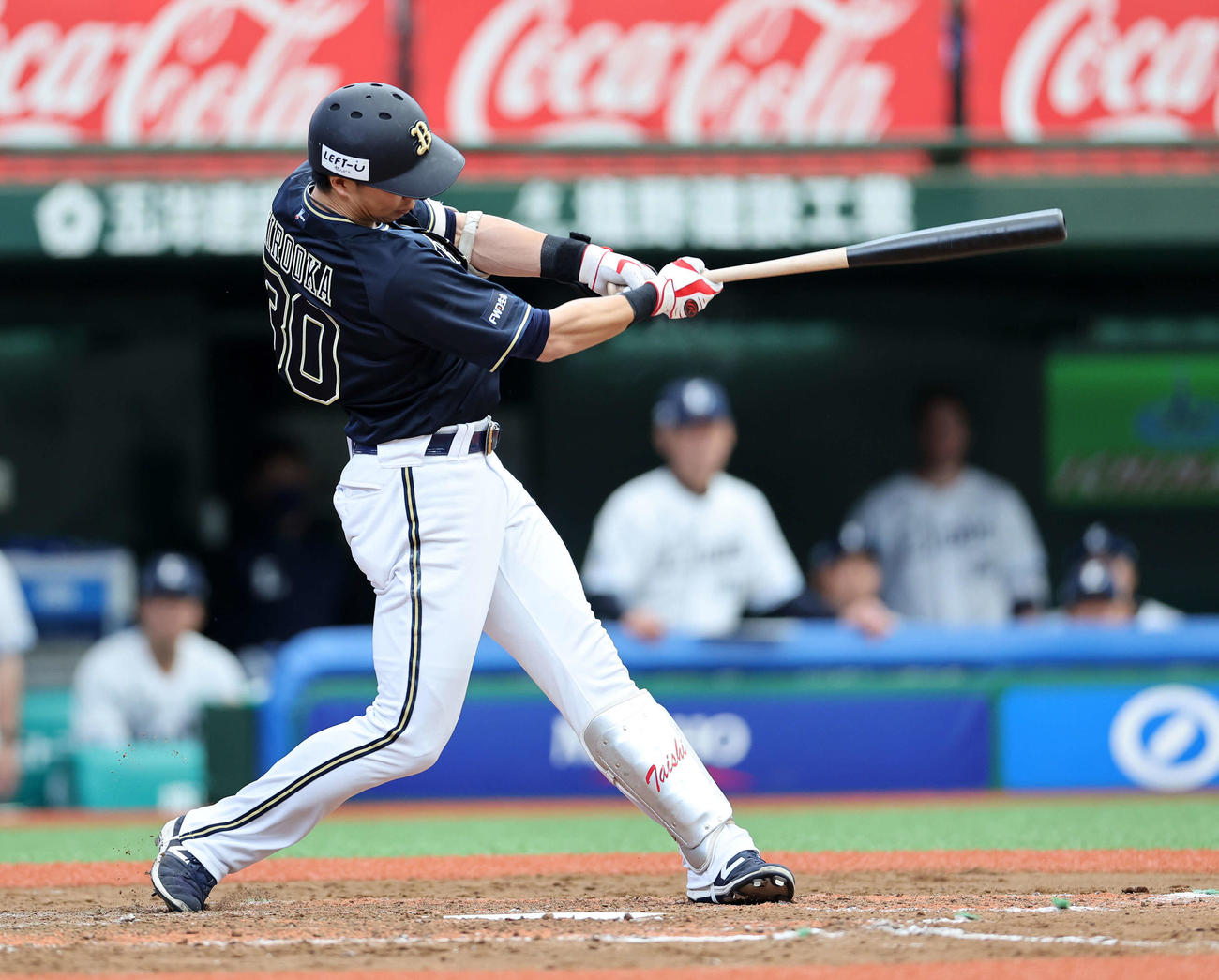 西武対オリックス　5回表オリックス1死三塁、広岡は左越え2点本塁打を放つ（撮影・鈴木正人）