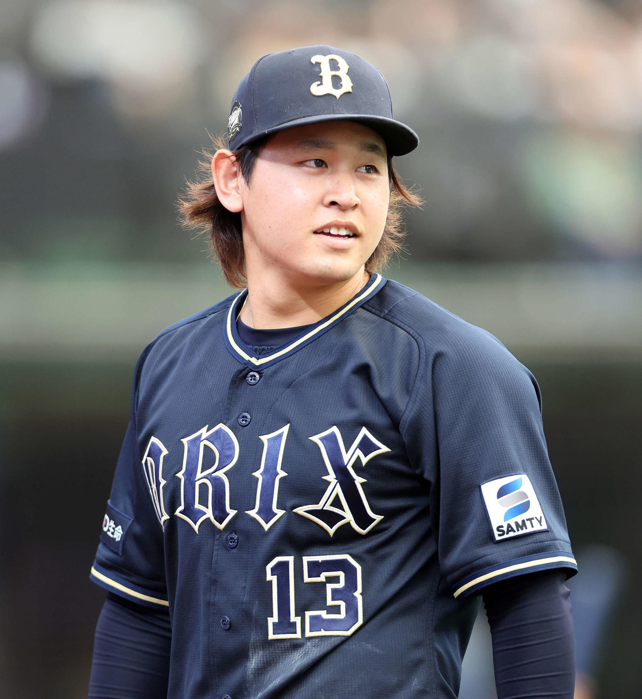 西武対オリックス　3回裏、西武の攻撃を抑え笑顔でベンチに引き揚げるオリックス宮城（撮影・鈴木正人）