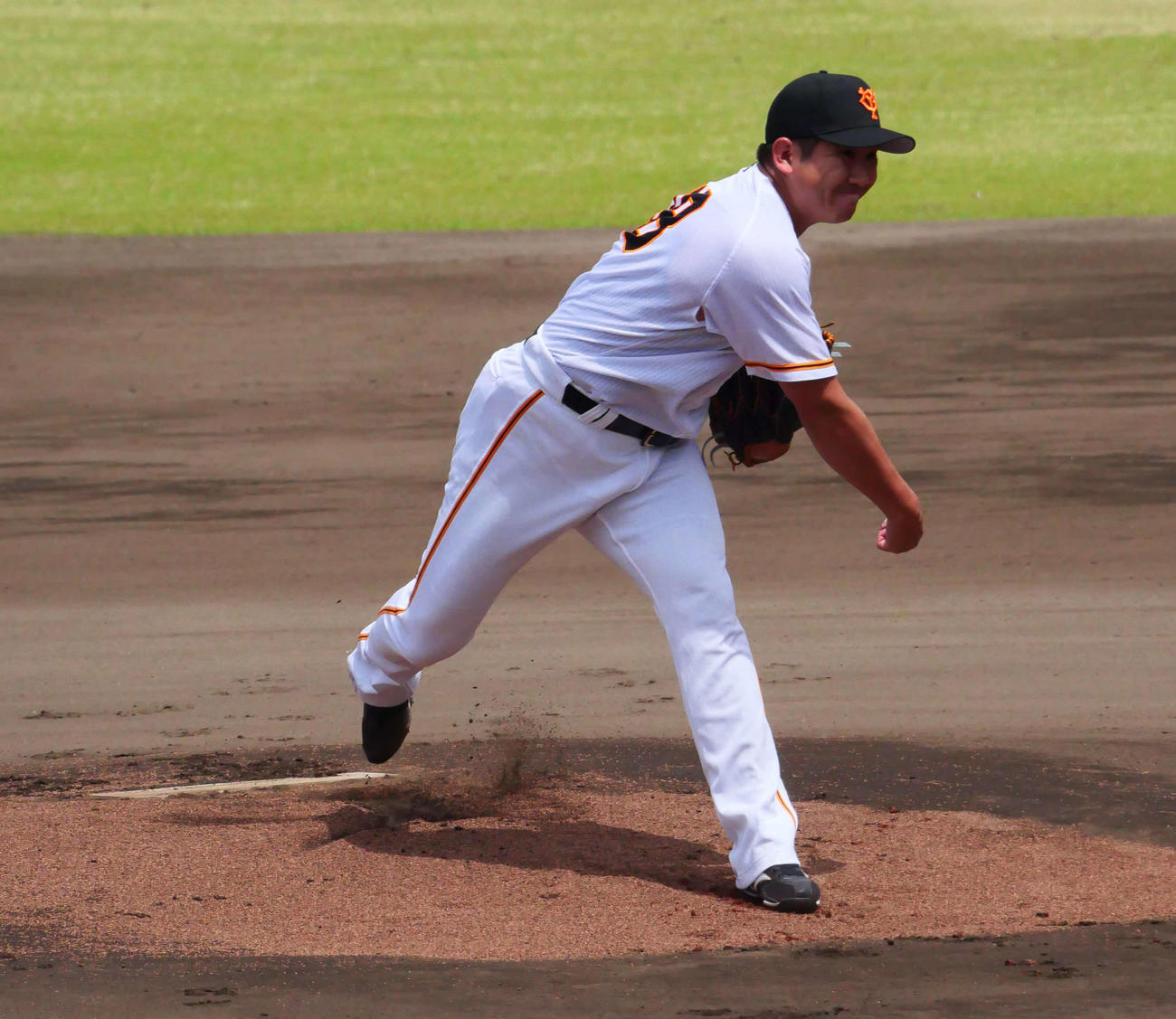 イースタンリーグ巨人対ヤクルト　先発マウンドに立った巨人菅野（撮影・上田悠太）