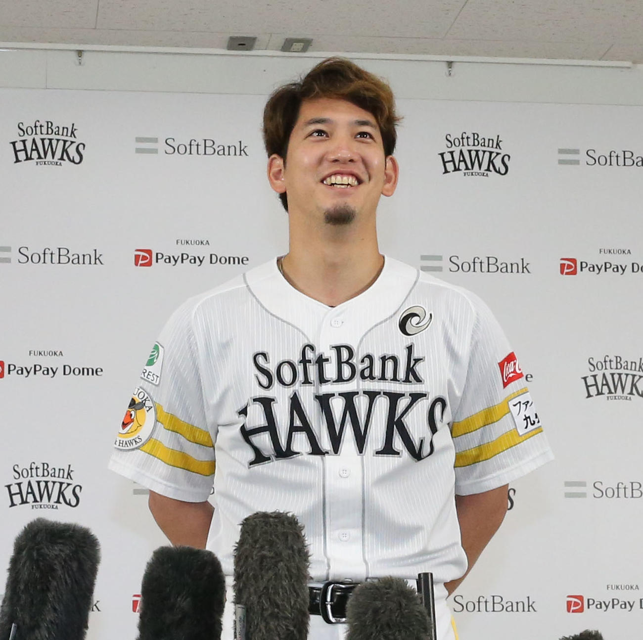交流戦に向けてのインタビューを受ける栗原（撮影・冨田成美）