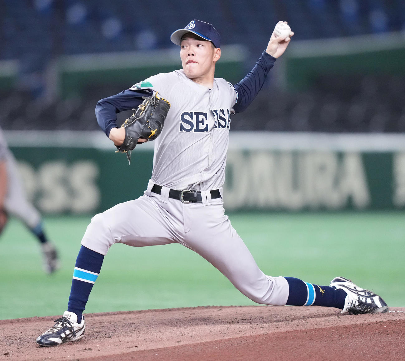 大商大対星槎道都大　先発し力投する星槎道都大・滝田（撮影・鈴木みどり）