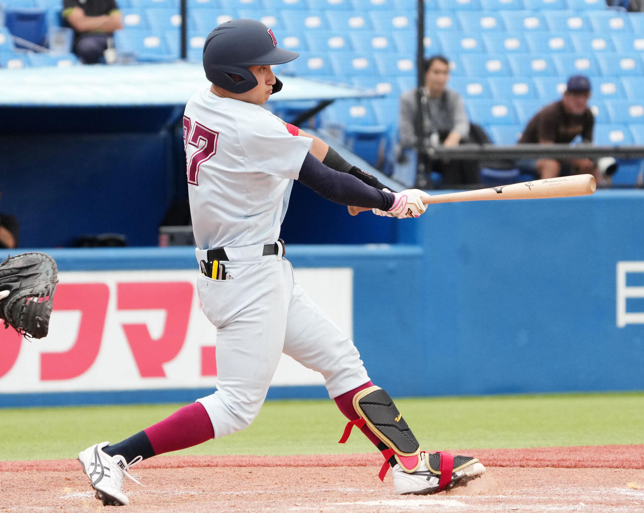 福井工大対近大　4回裏近大2死三塁、左前適時打を放つ中丸（撮影・横山健太）