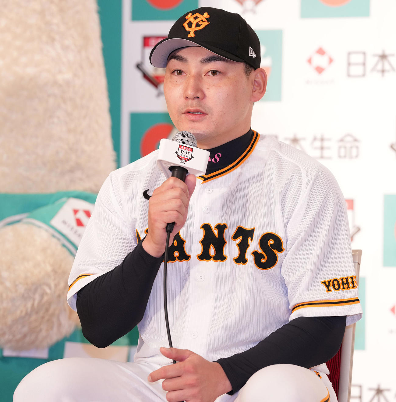 「日本生命セ・パ交流戦」開幕記者会見に臨む巨人丸（撮影・鈴木みどり）