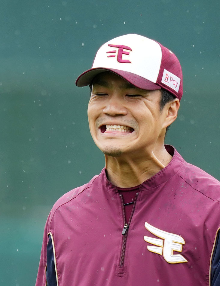気合のこもった表情でトレーニングをする楽天則本（撮影・横山健太）