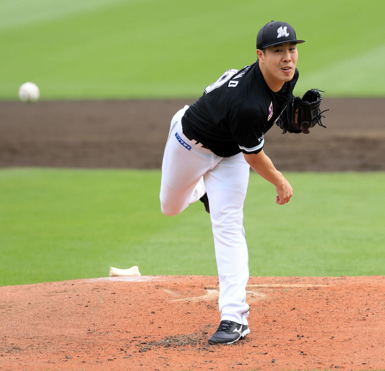 5月20日、楽天対ロッテ　力投するロッテ先発の西野