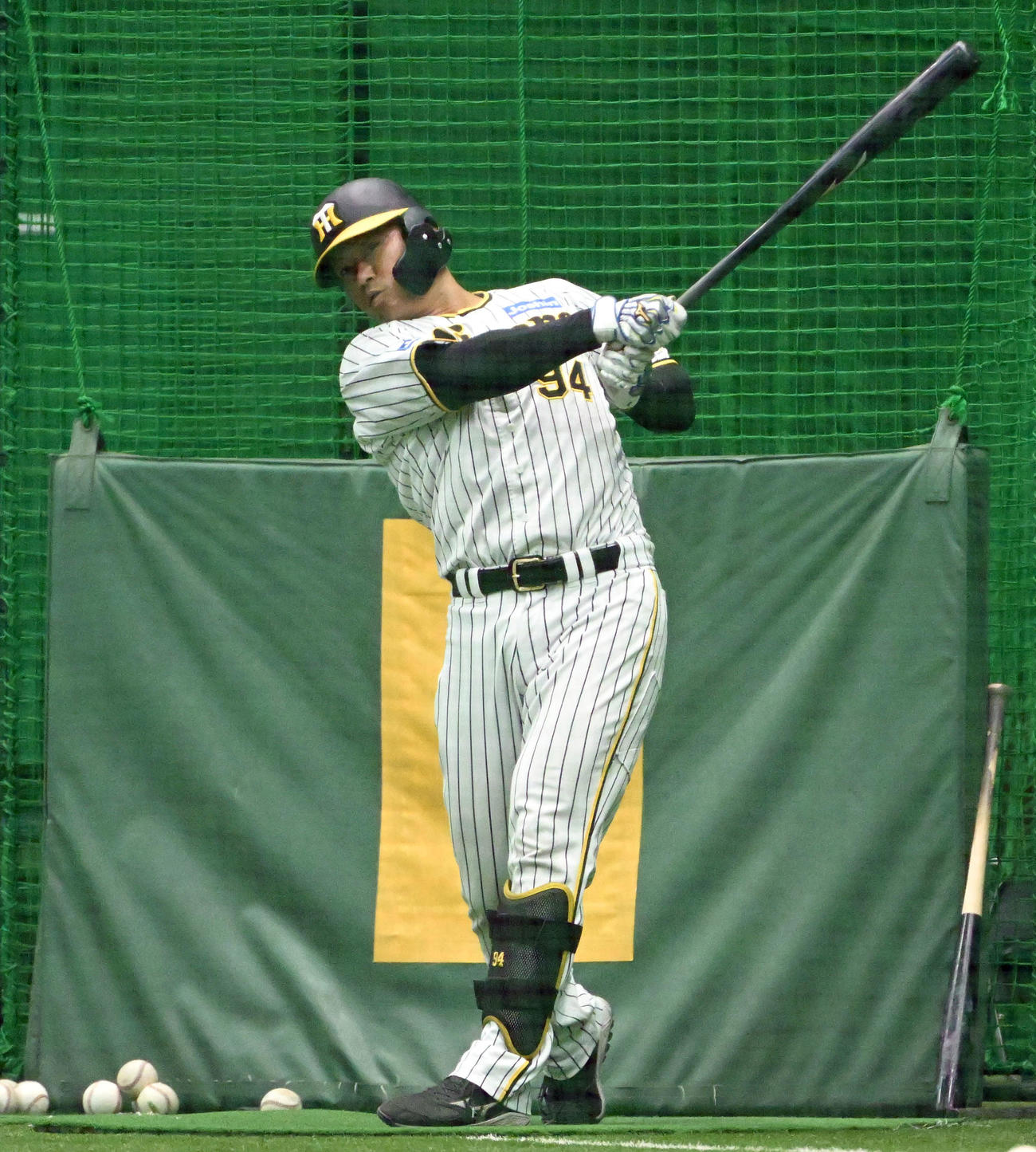 打撃練習をする阪神原口（撮影・石井愛子）