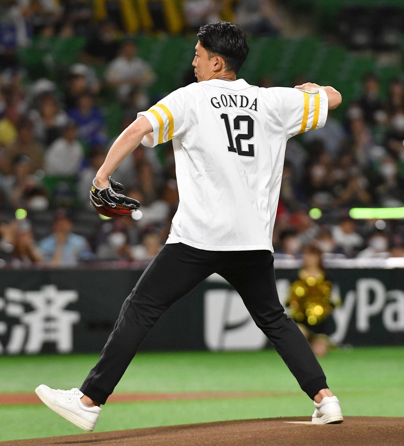 セレモニアルピッチを務めた、清水GK権田（撮影・岩下翔太）