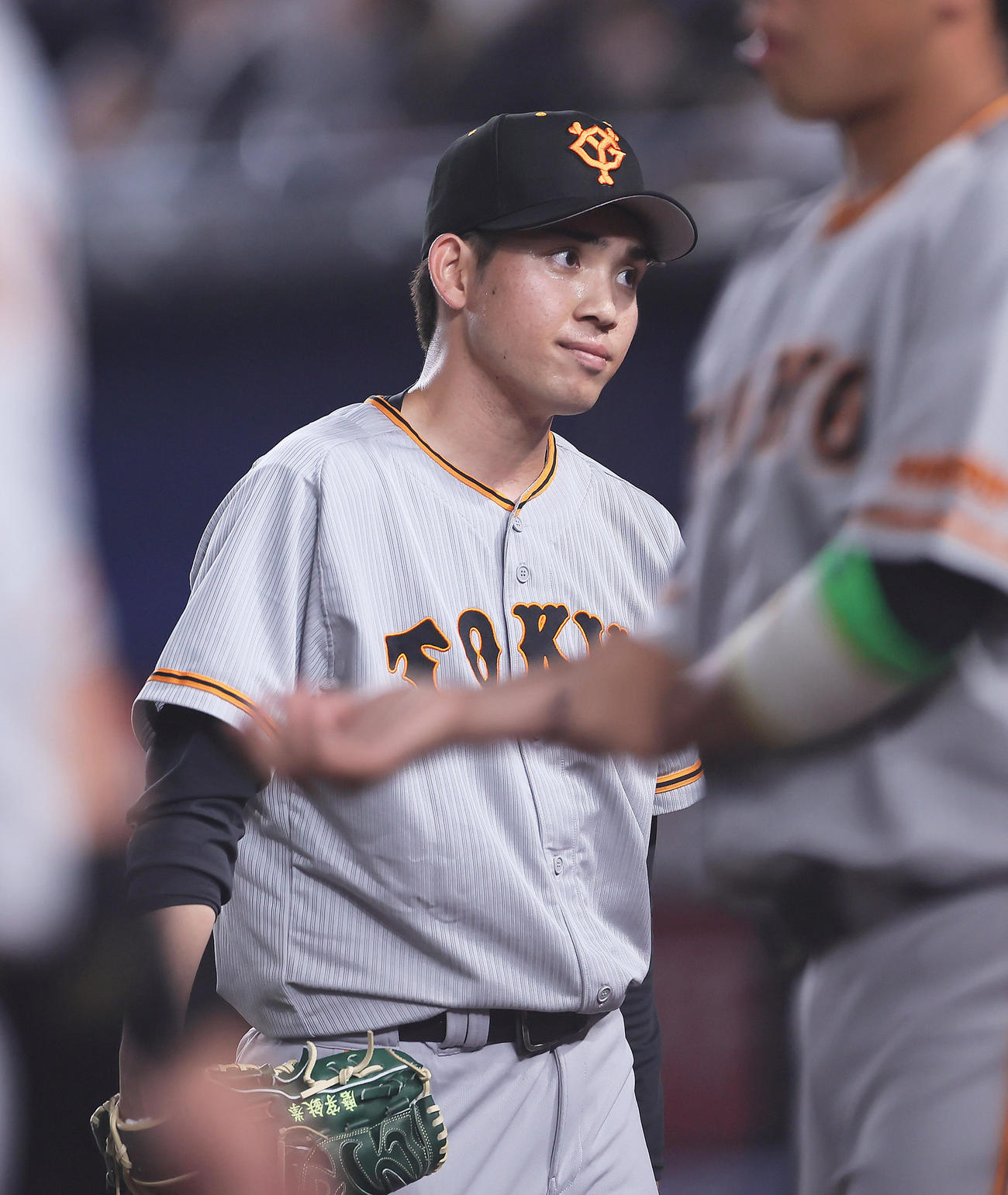 ロッテ対巨人　4回に1点を失った巨人高橋（撮影・足立雅史）