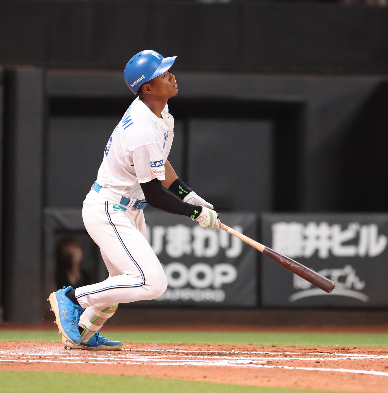 日本ハム対ヤクルト　6回裏日本ハム2死、万波は勝ち越しとなる中越え本塁打を放つ（撮影・佐藤翔太）