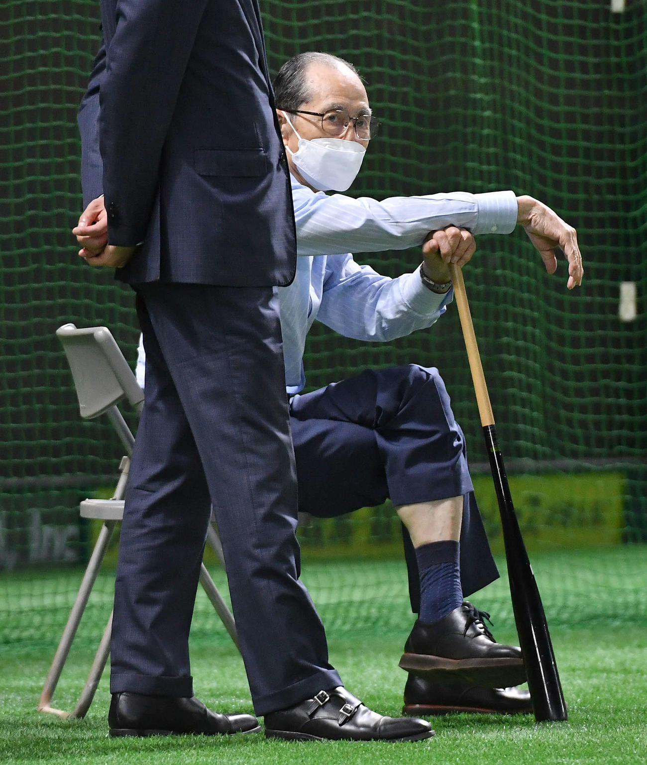 ソフトバンク対中日　アーリーワークからグラウンドに姿を見せた王球団会長（撮影・岩下翔太）