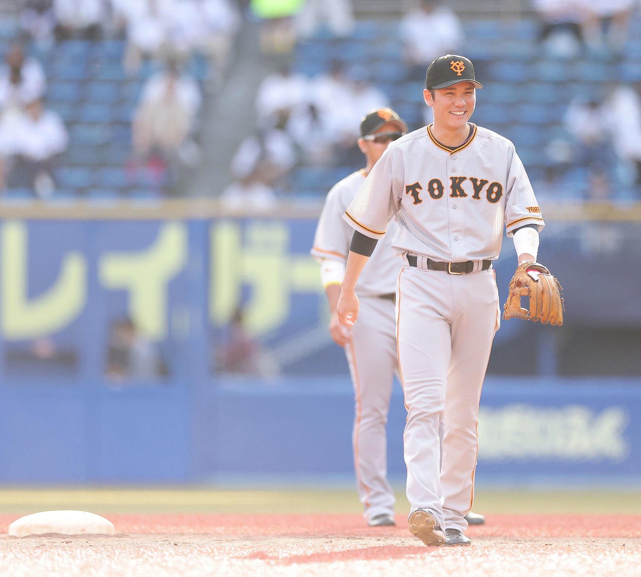 ロッテ対巨人　試合前、笑顔を見せる巨人坂本（撮影・河田真司）